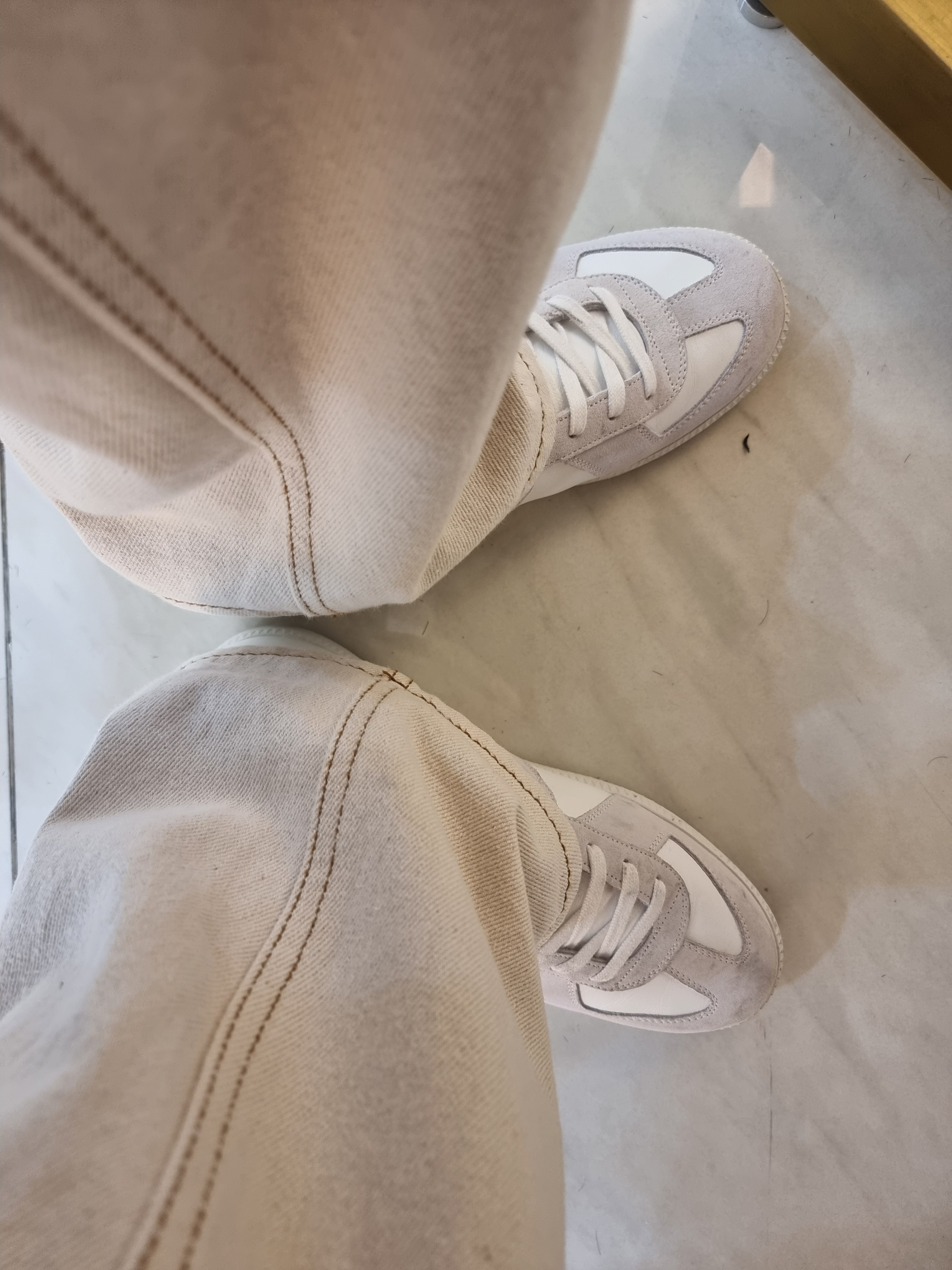 Maison Margiela Calfskin Replica Sneakers White 착용 스타일