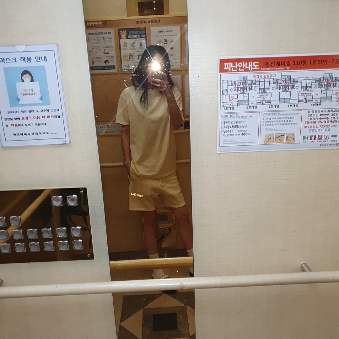 Essentials T-Shirt Cream - 21SS, Essentials Sweatshorts Cream - 21SS 착용 스타일