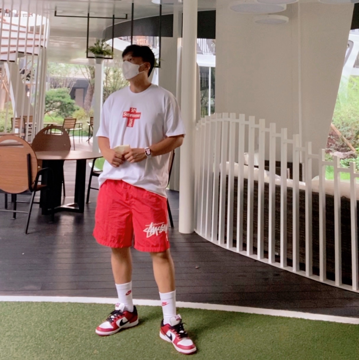 Supreme Cross Box Logo T-Shirt White - 20FW, Nike x Stussy Water Shorts Habanero Red 착용 스타일