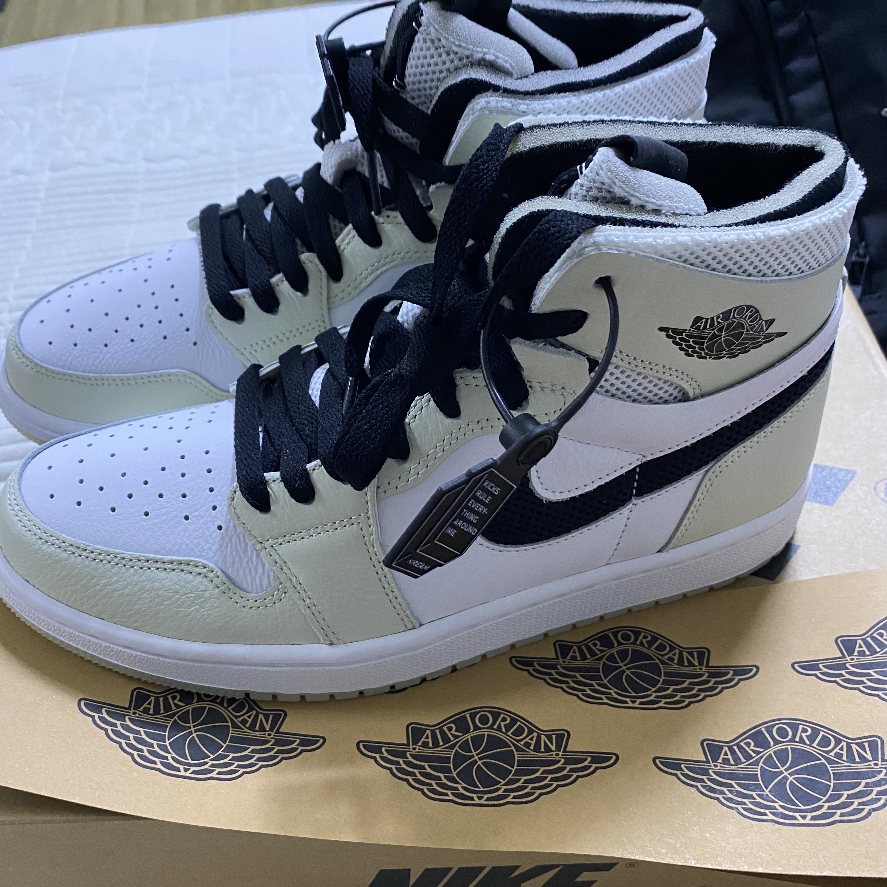 (W) Jordan 1 Zoom Air CMFT Light Bone 착용 스타일