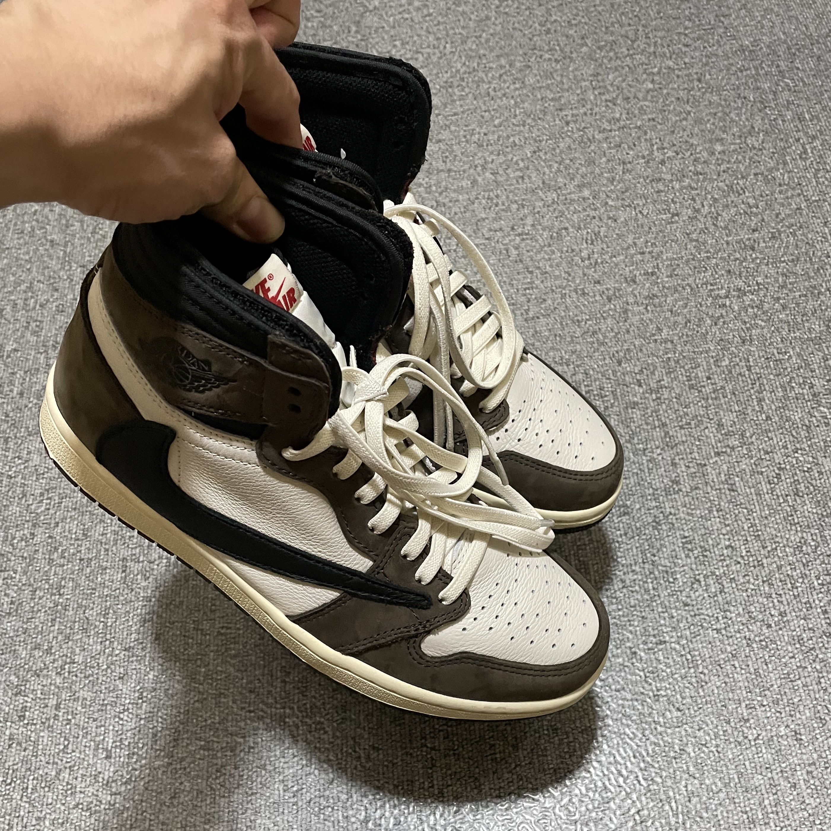 Jordan 1 x Travis Scott Retro High OG SP Mocha 착용 스타일