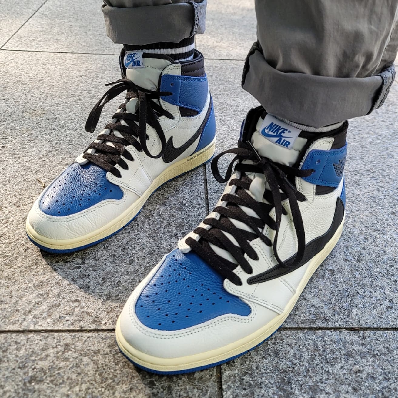 Jordan 1 x Travis Scott x Fragment Retro High OG SP Military Blue 착용 스타일 - 2