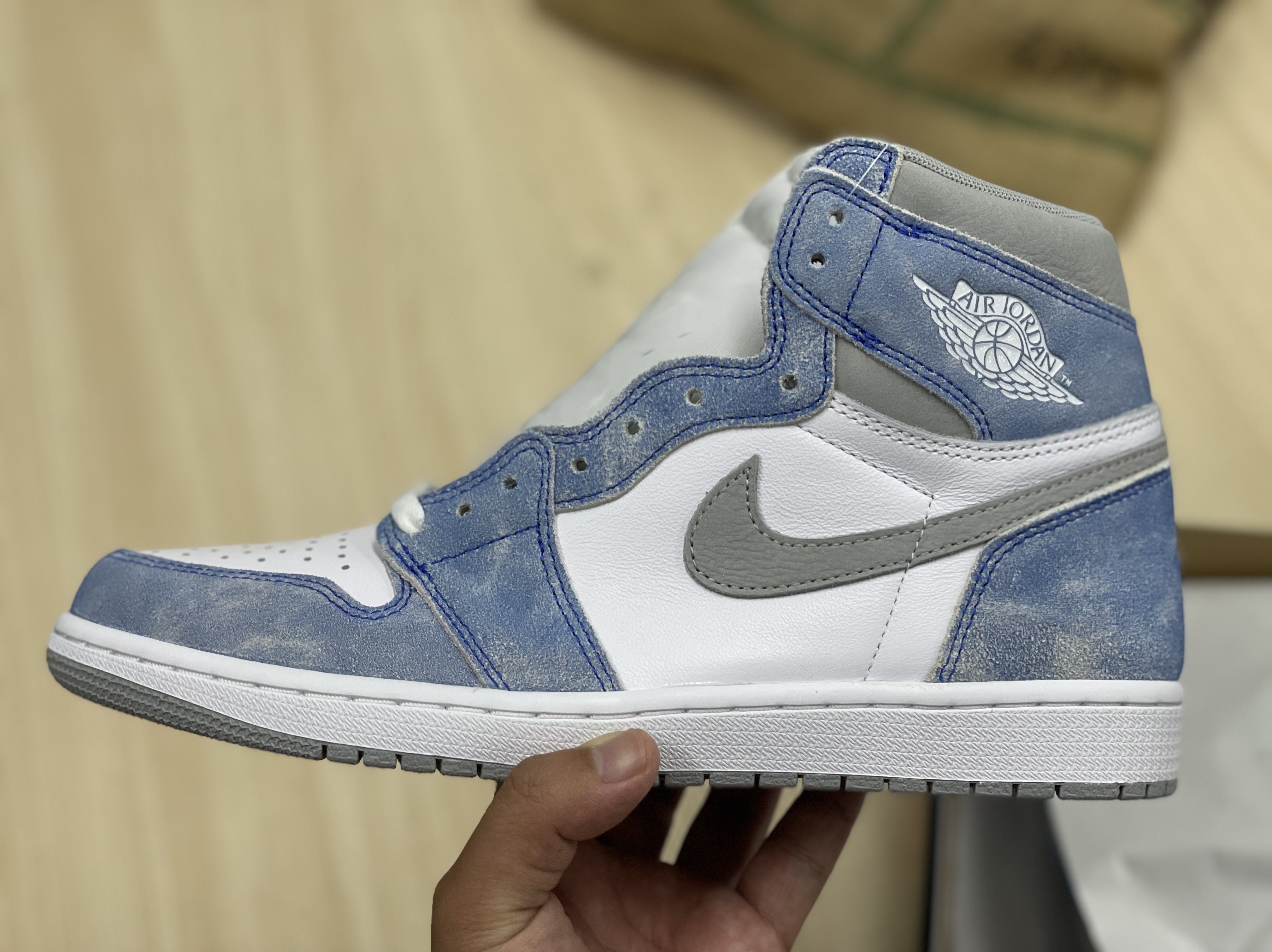 Jordan 1 Retro High OG Hyper Royal 착용 스타일