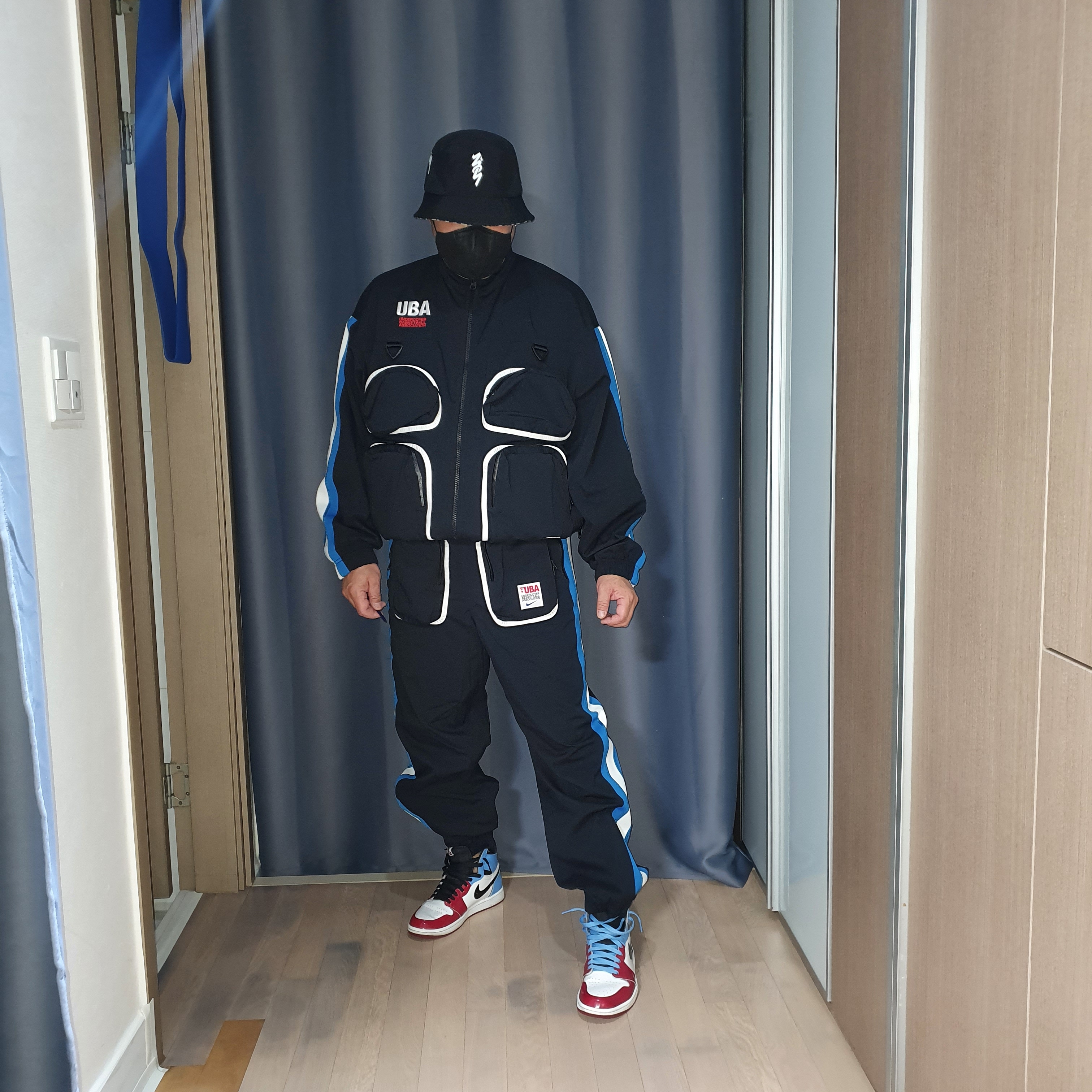 Nike x Undercover NRG Track Suit Black - Asia, Jordan Zion Reversible Bucket Hat Black 착용 스타일 - 5