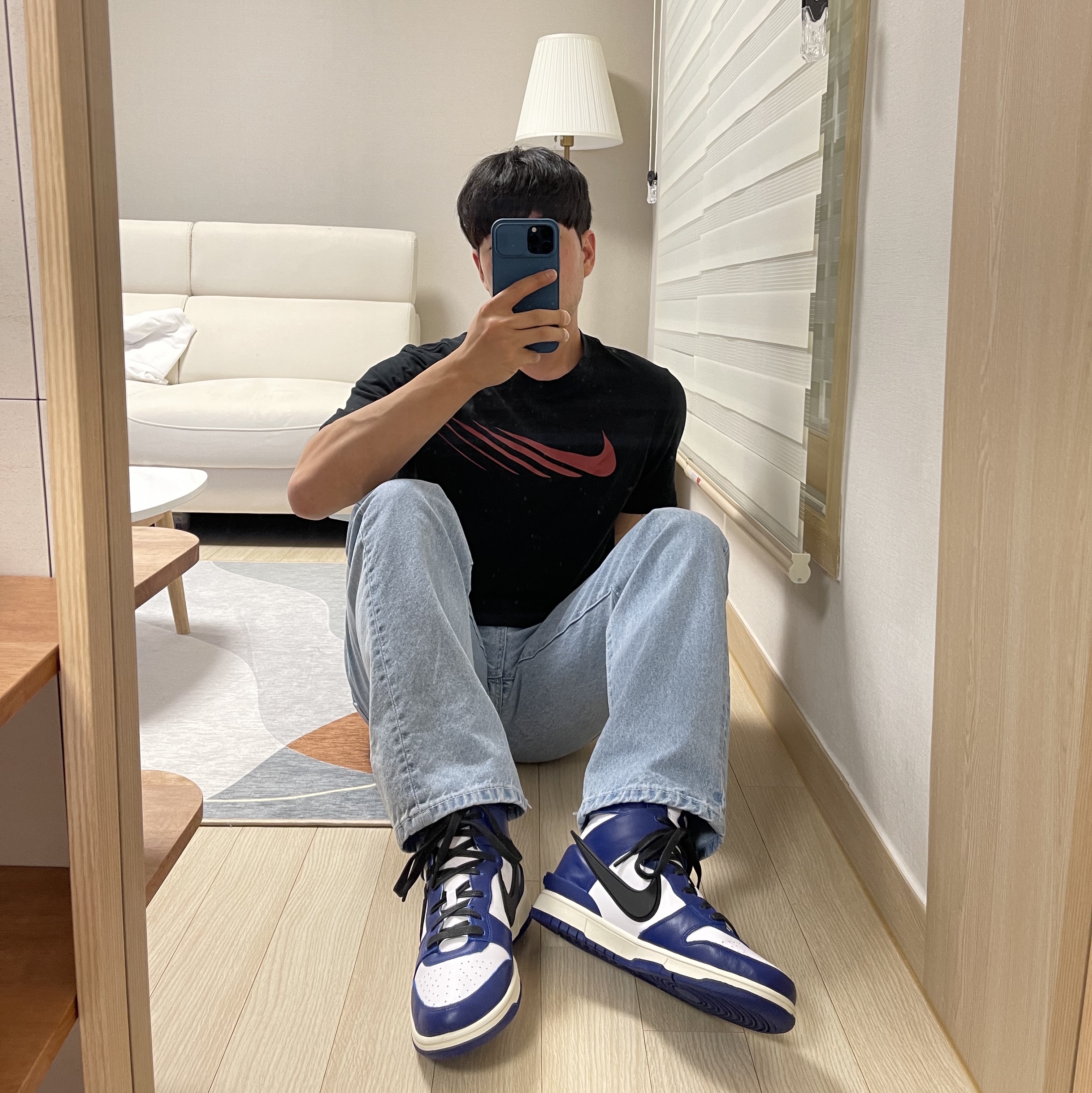 Nike x Ambush Dunk High Deep Royal Blue, Jordan 1 Retro High OG Black Mocha 착용 스타일 - 1