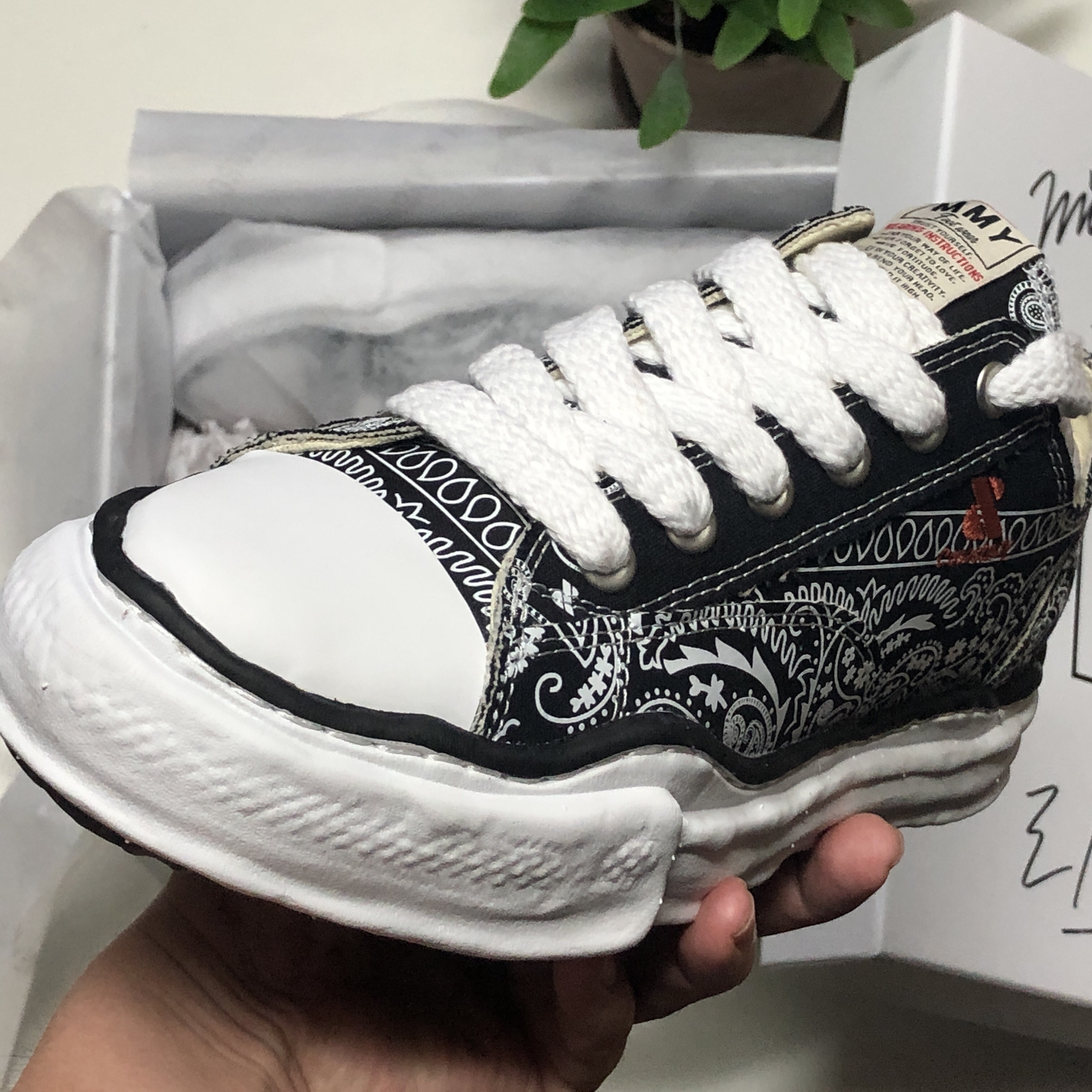 Maison Mihara Yasuhiro x Casestudy Peterson OG Sole Bandana Low-top Sneakers Black 착용 스타일 - 1