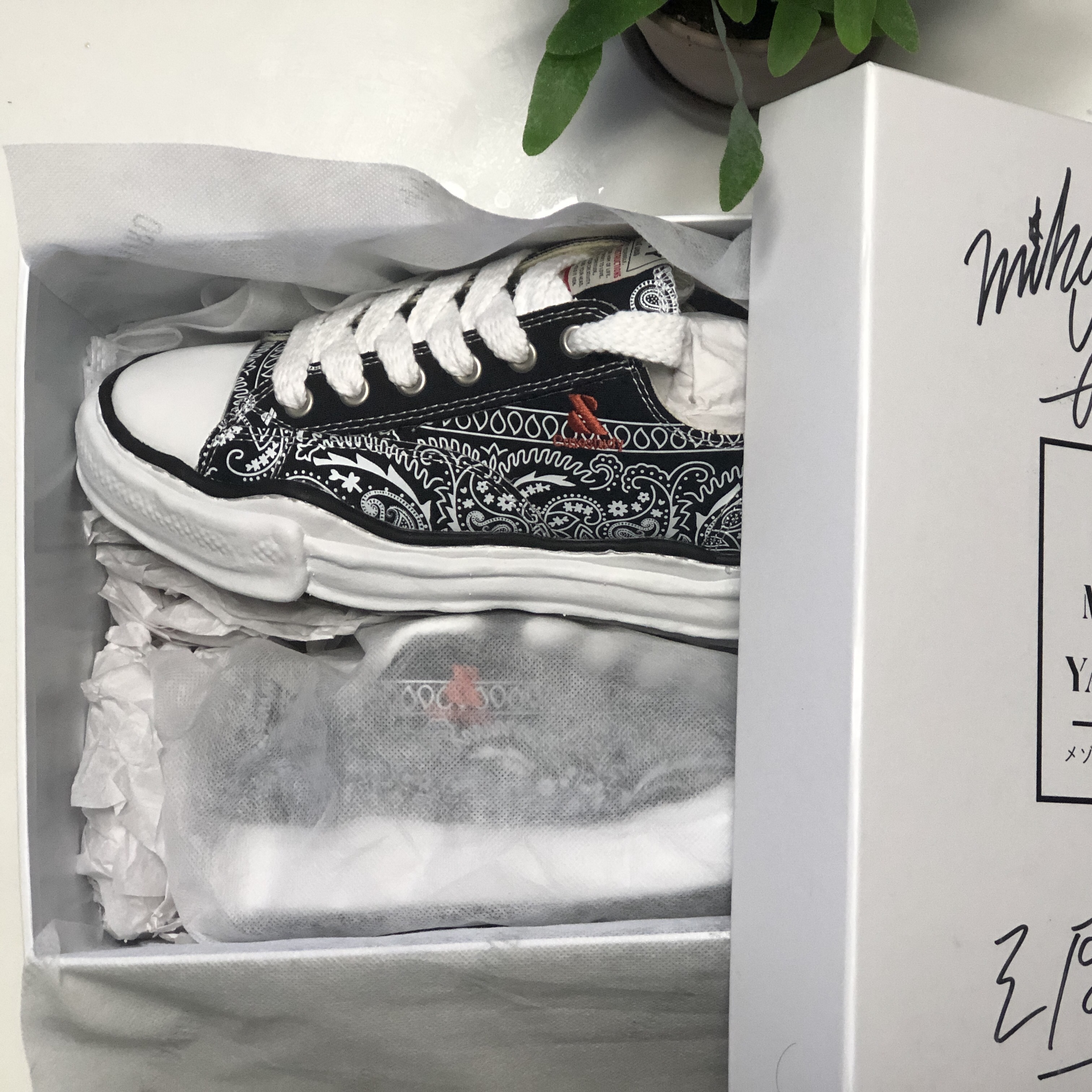 Maison Mihara Yasuhiro x Casestudy Peterson OG Sole Bandana Low-top Sneakers Black 착용 스타일 - 3