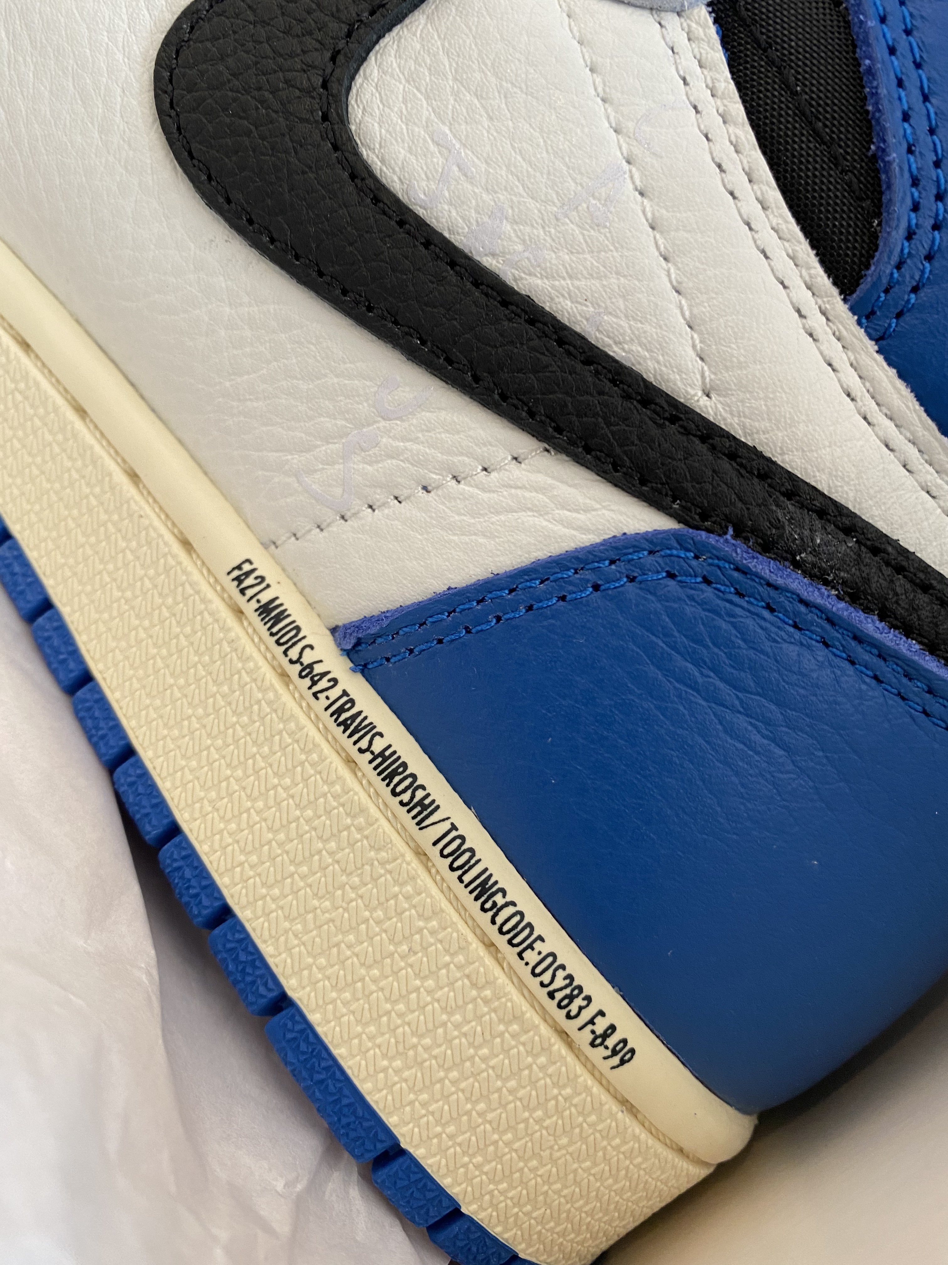 Jordan 1 x Travis Scott x Fragment Retro High OG SP Military Blue 착용 스타일 - 4