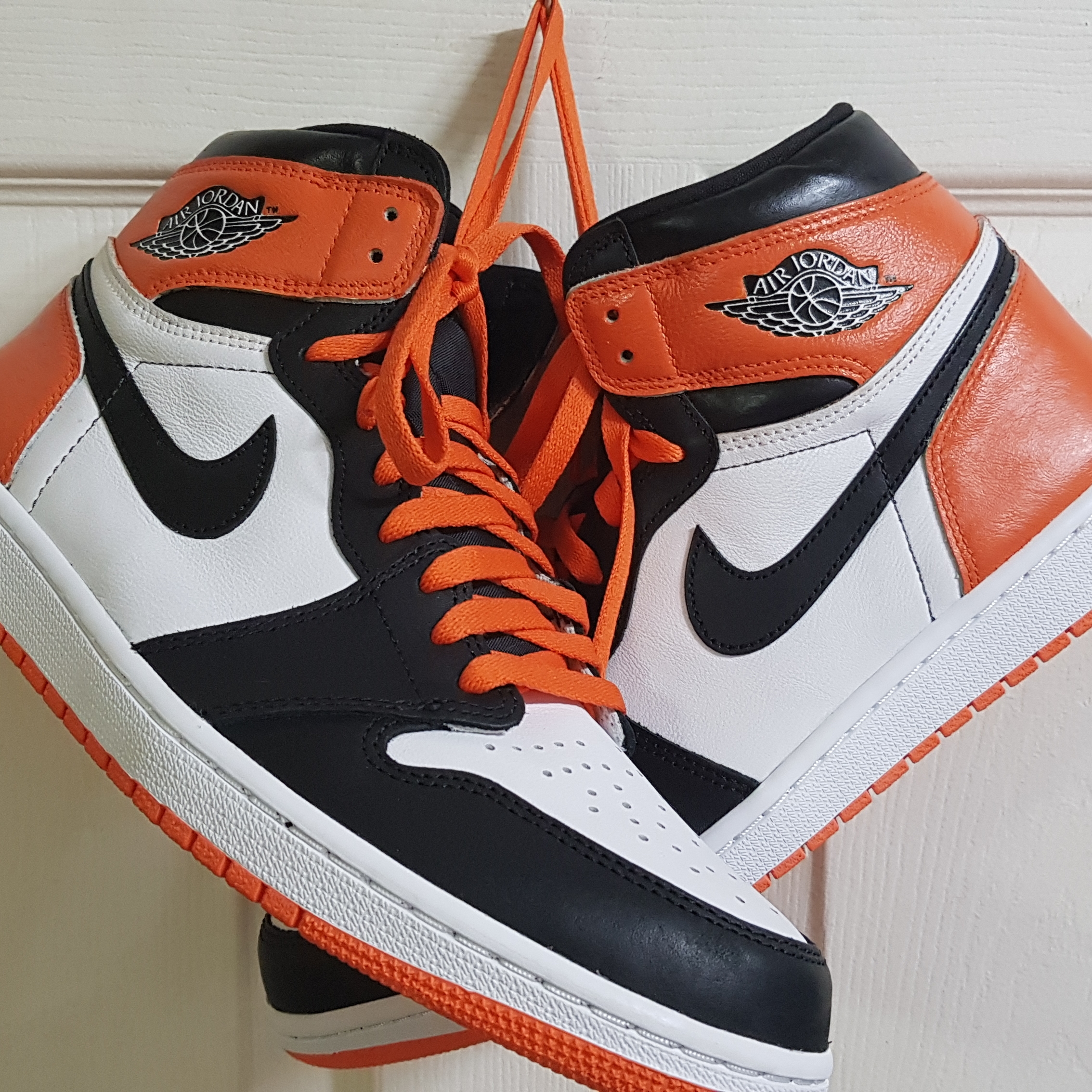 Jordan 1 Retro High OG Electro Orange 착용 스타일 - 1