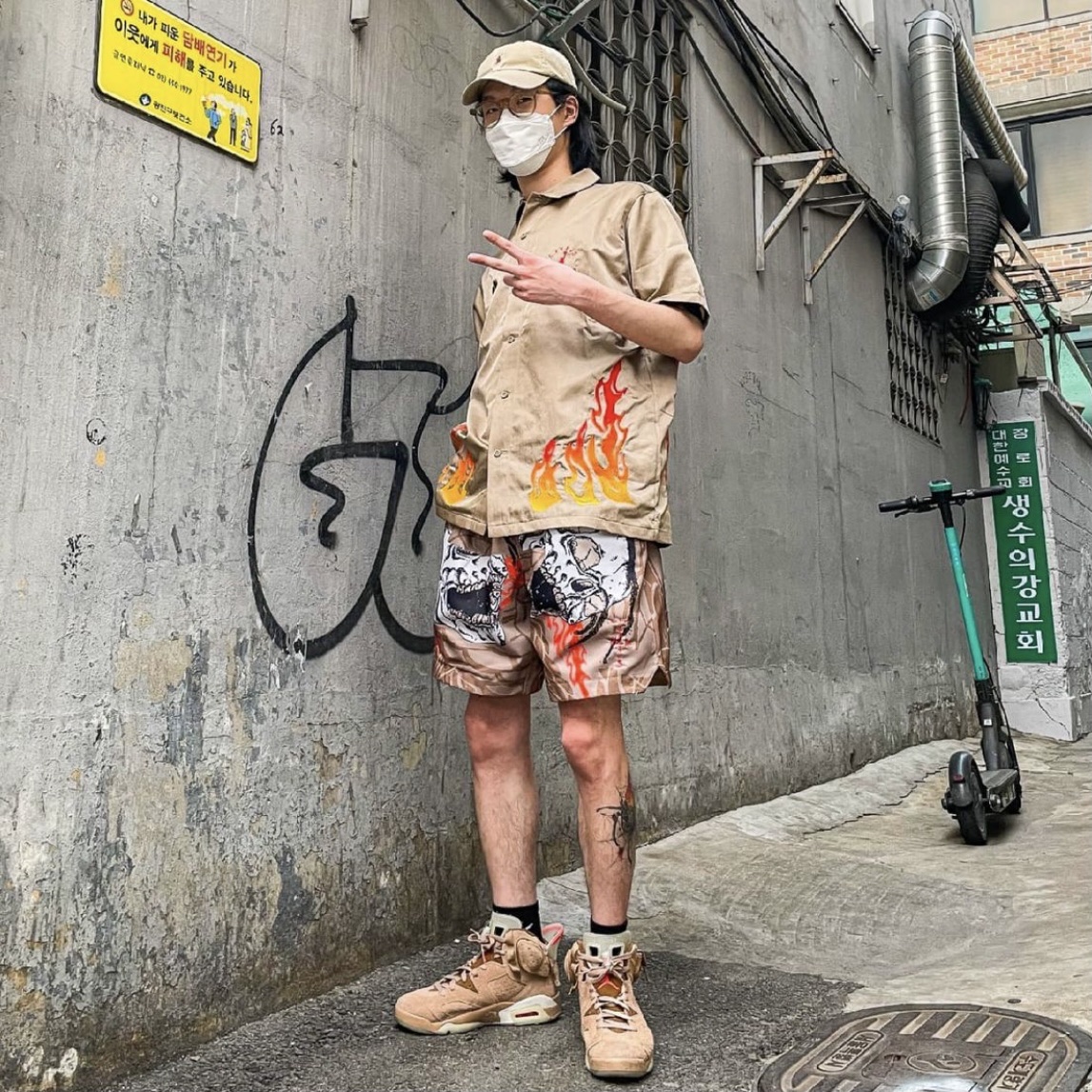 Jordan 6 x Travis Scott Retro SP British Khaki, Jordan x Travis Scott Button Down Top - US/EU 착용 스타일