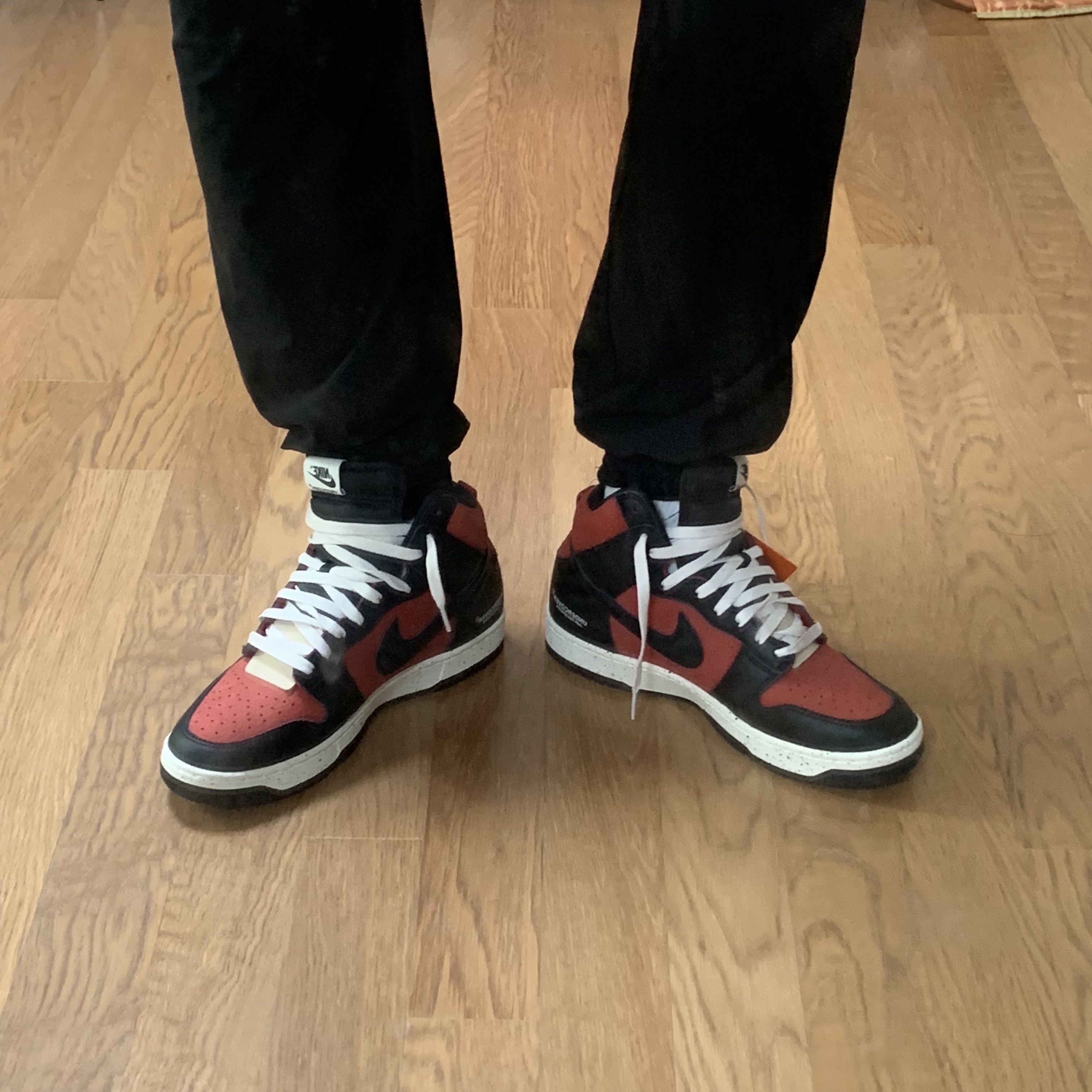Nike x Undercover Dunk High 1985 Gym Red 착용 스타일 - 1