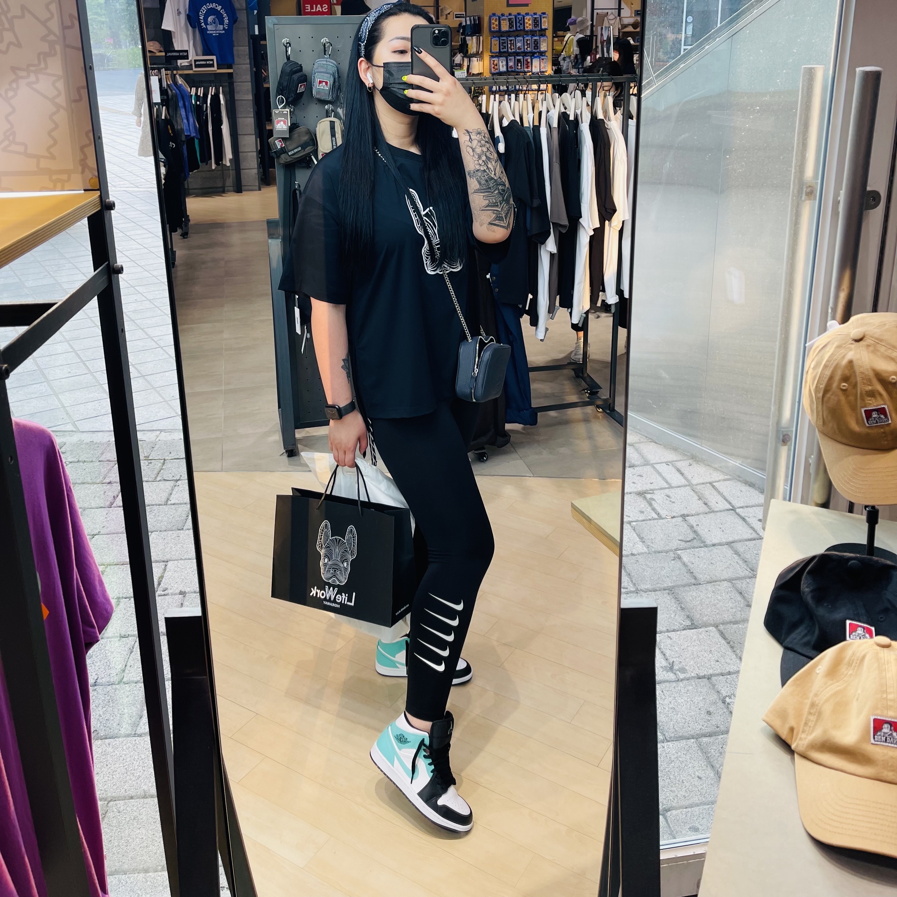 Jordan 1 Mid Tropical Twist 착용 스타일