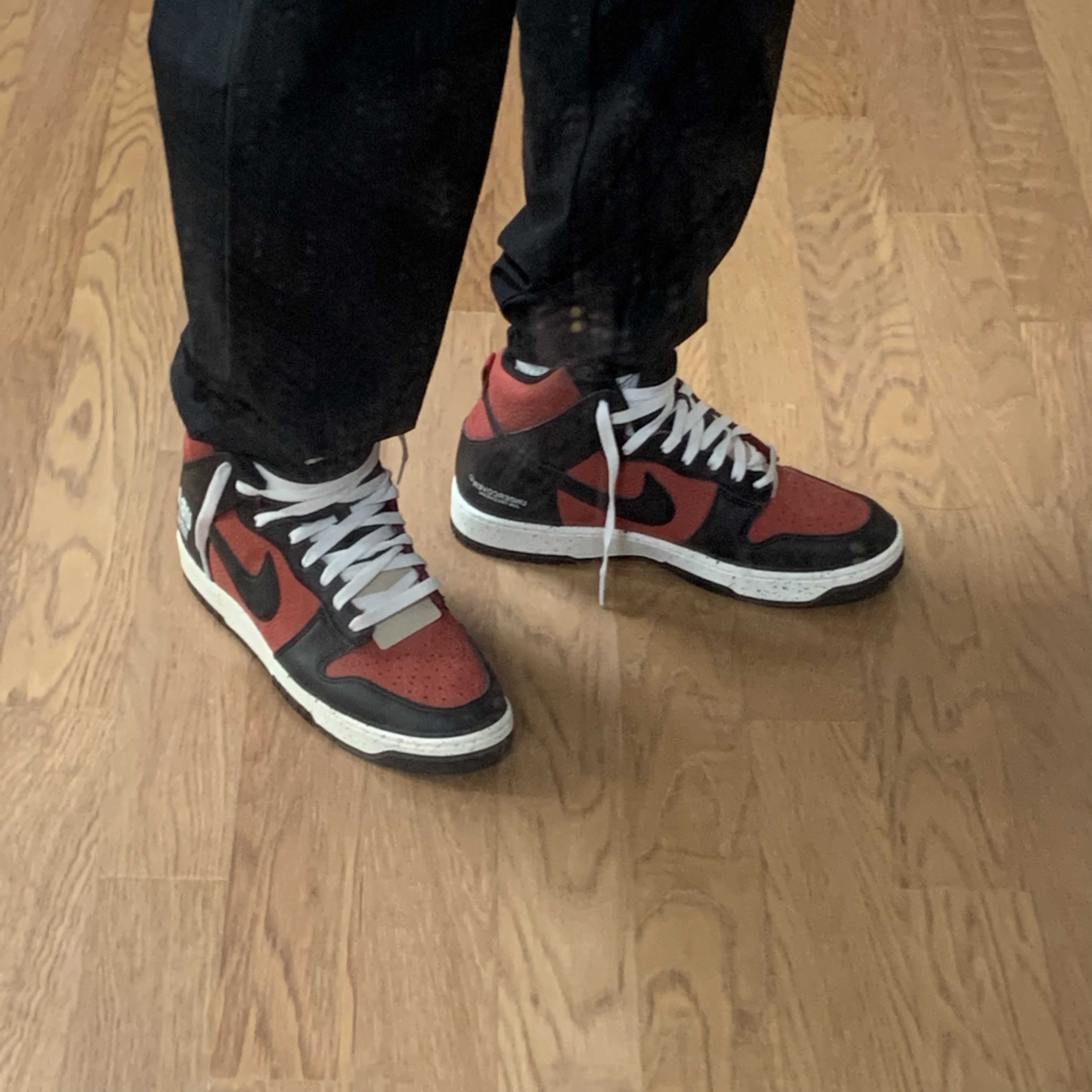Nike x Undercover Dunk High 1985 Gym Red 착용 스타일 - 3