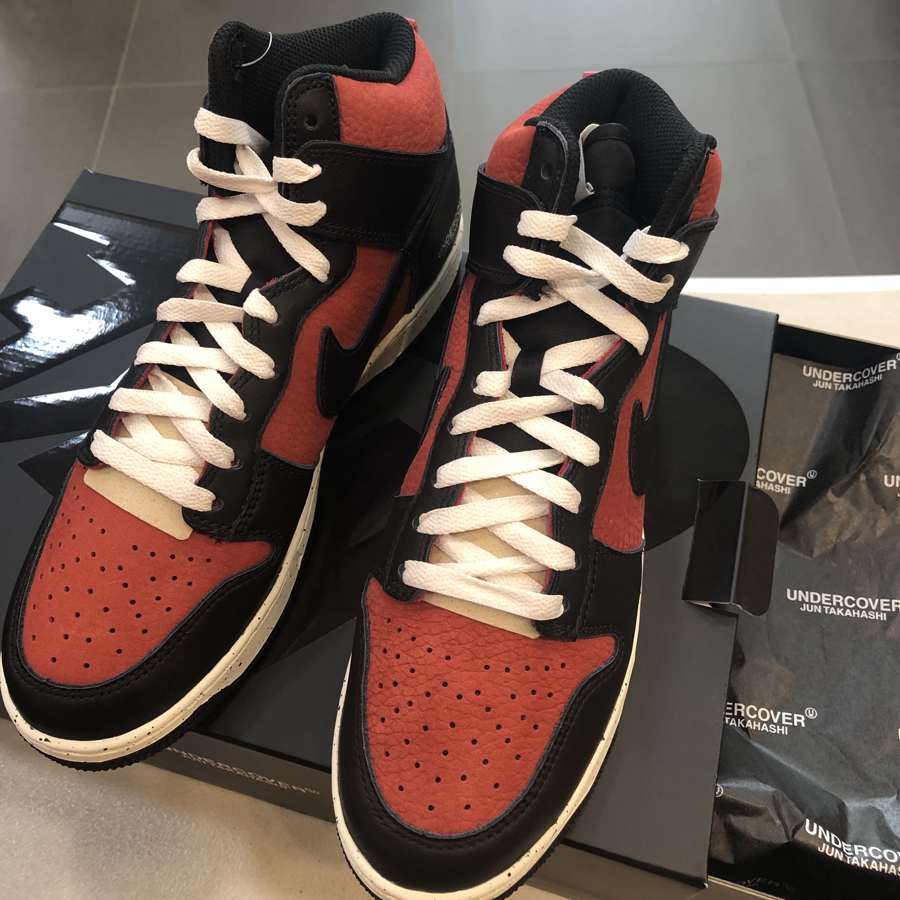 Nike x Undercover Dunk High 1985 Gym Red 착용 스타일 - 2