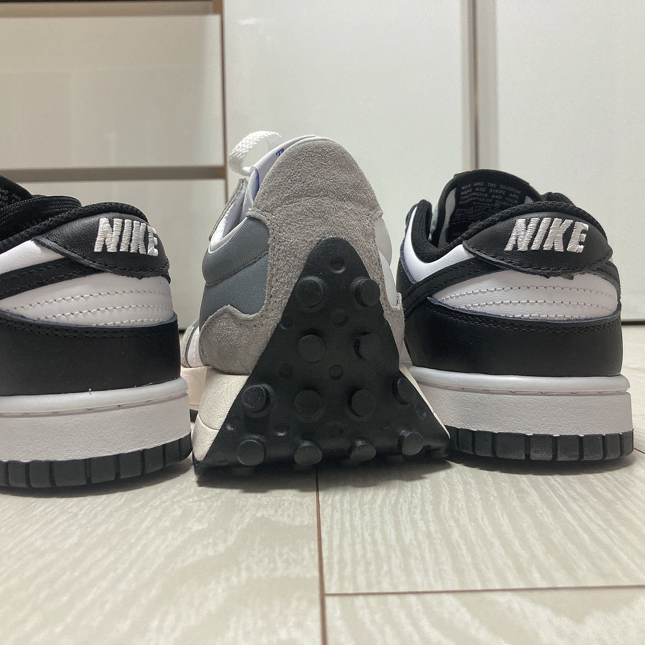 (W) Nike Dunk Low Black, New Balance 327 Grey 착용 스타일 - 4