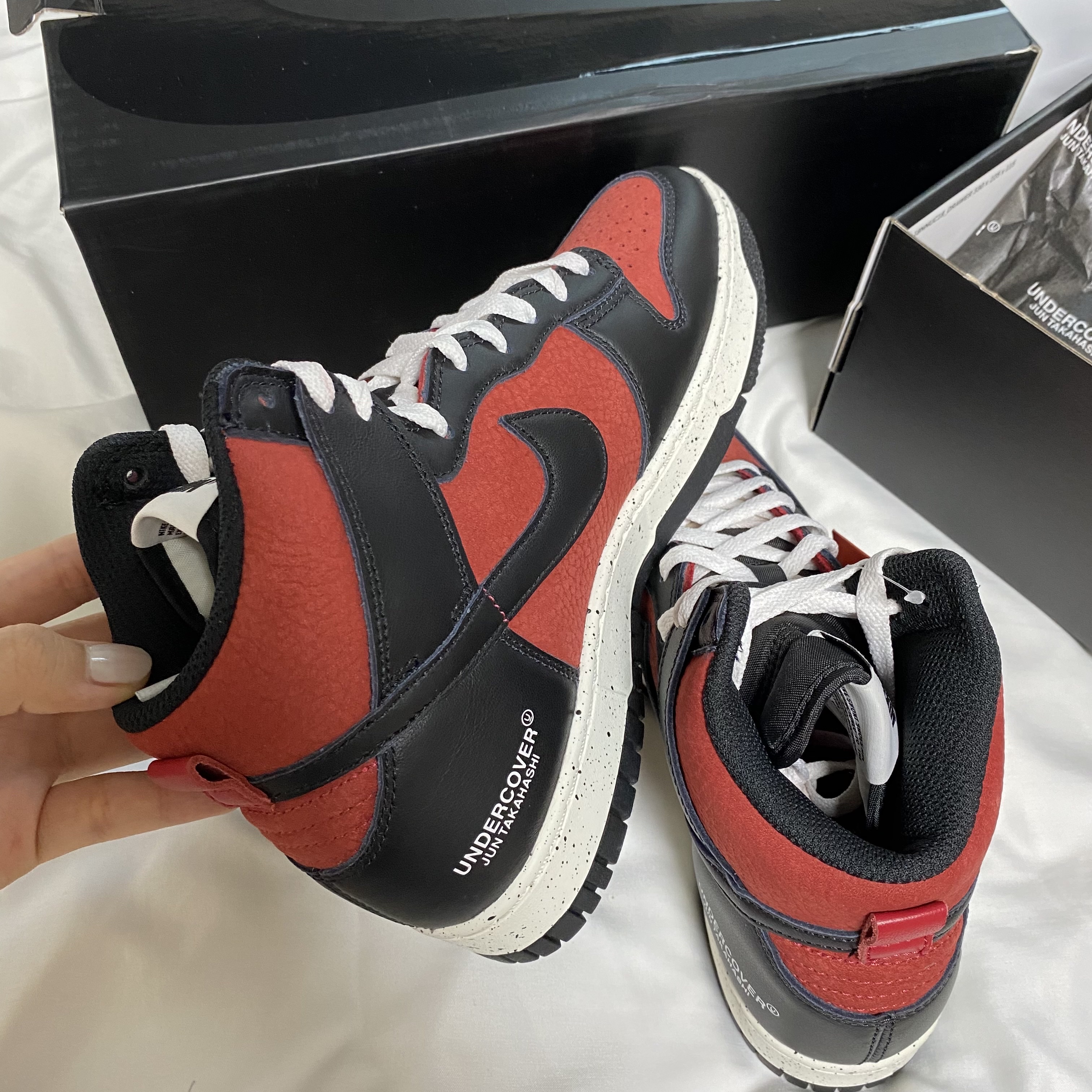 Nike x Undercover Dunk High 1985 Gym Red 착용 스타일 - 3
