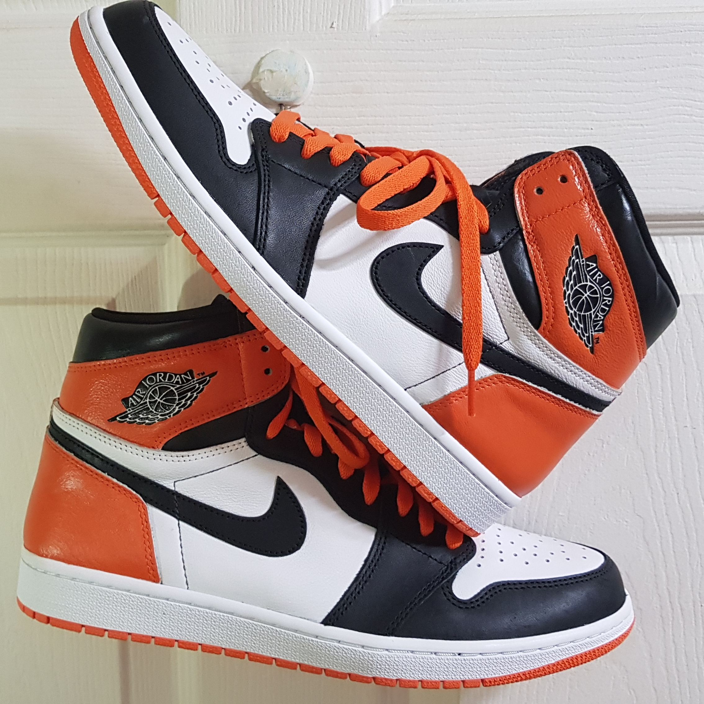 Jordan 1 Retro High OG Electro Orange 착용 스타일 - 2