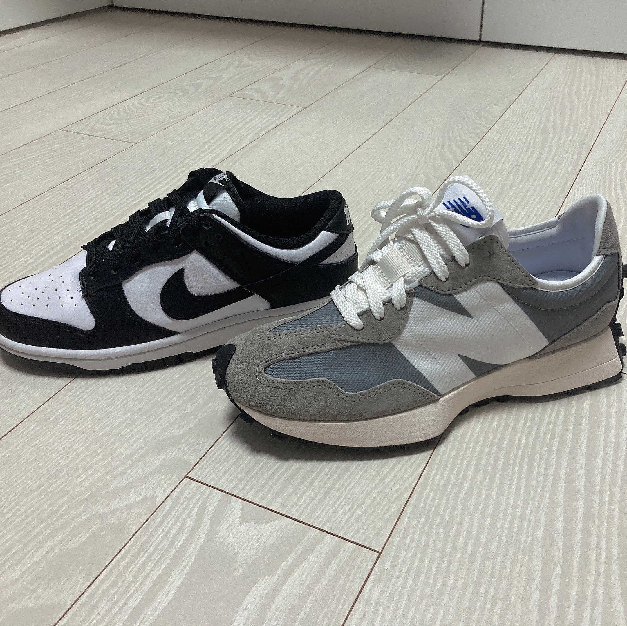 (W) Nike Dunk Low Black, New Balance 327 Grey 착용 스타일 - 1