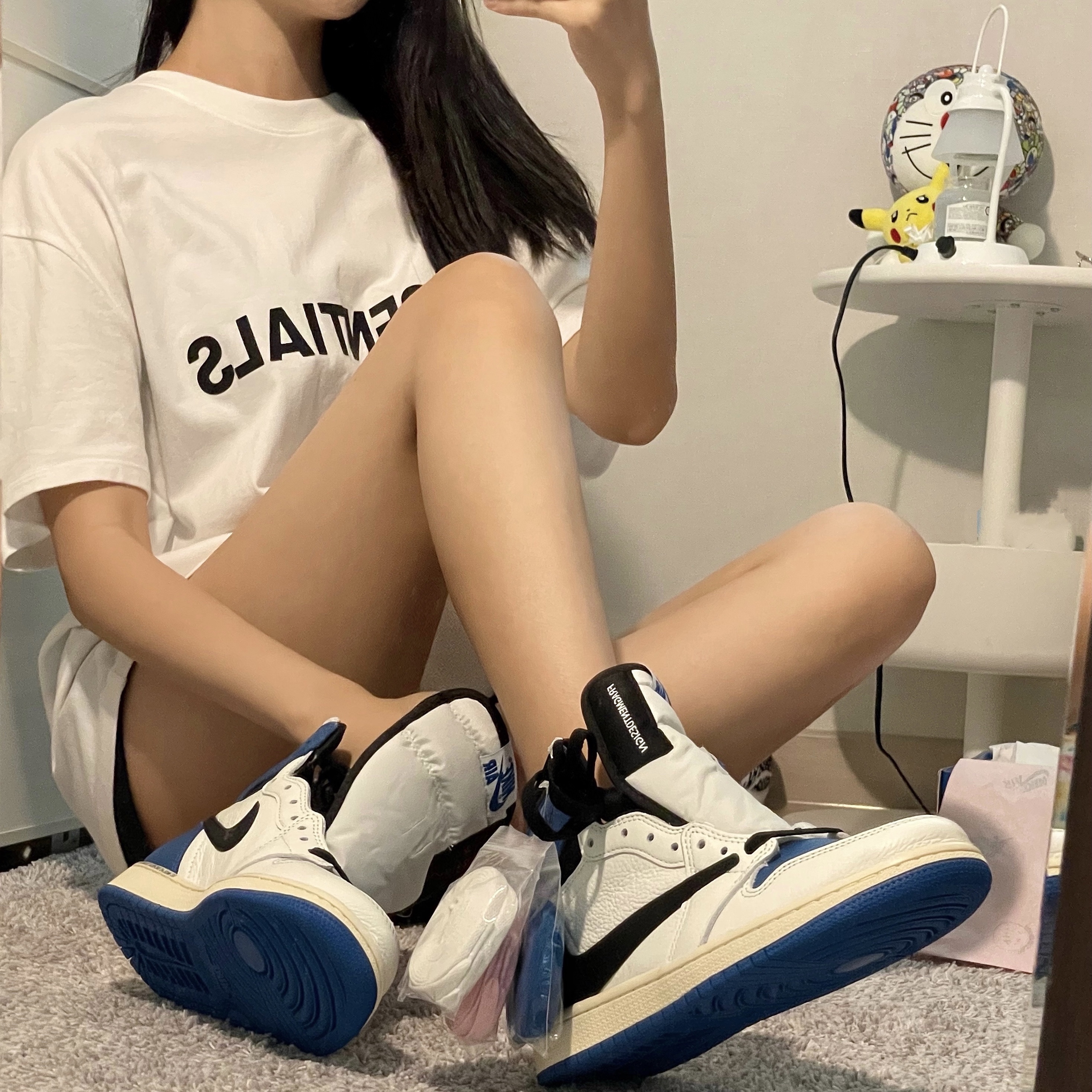 Essentials 3D Silicon Applique Boxy T-Shirt White - 20SS, Jordan 1 x Travis Scott x Fragment Retro High OG SP Military Blue 착용 스타일