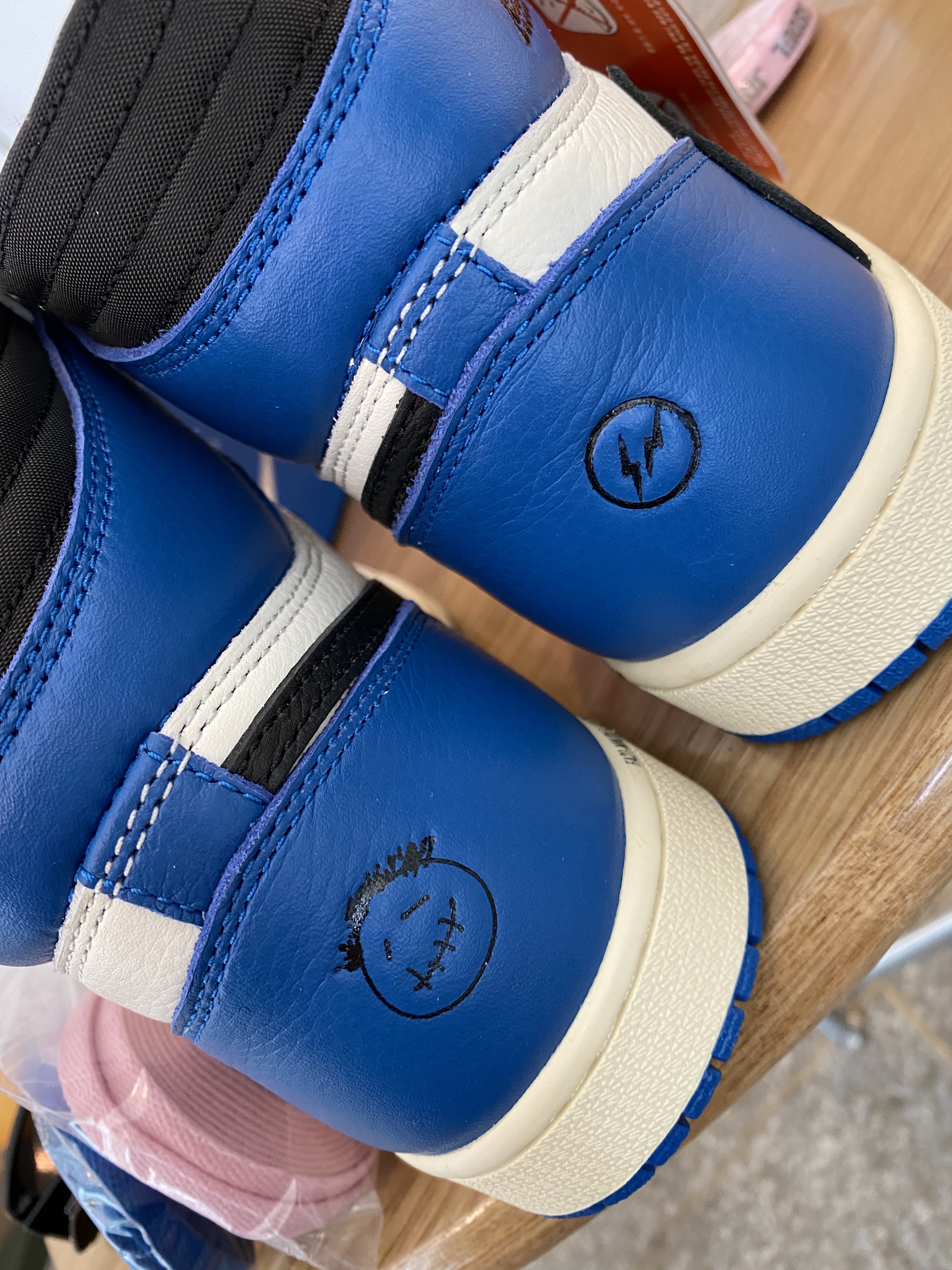 Jordan 1 x Travis Scott x Fragment Retro High OG SP Military Blue 착용 스타일 - 2