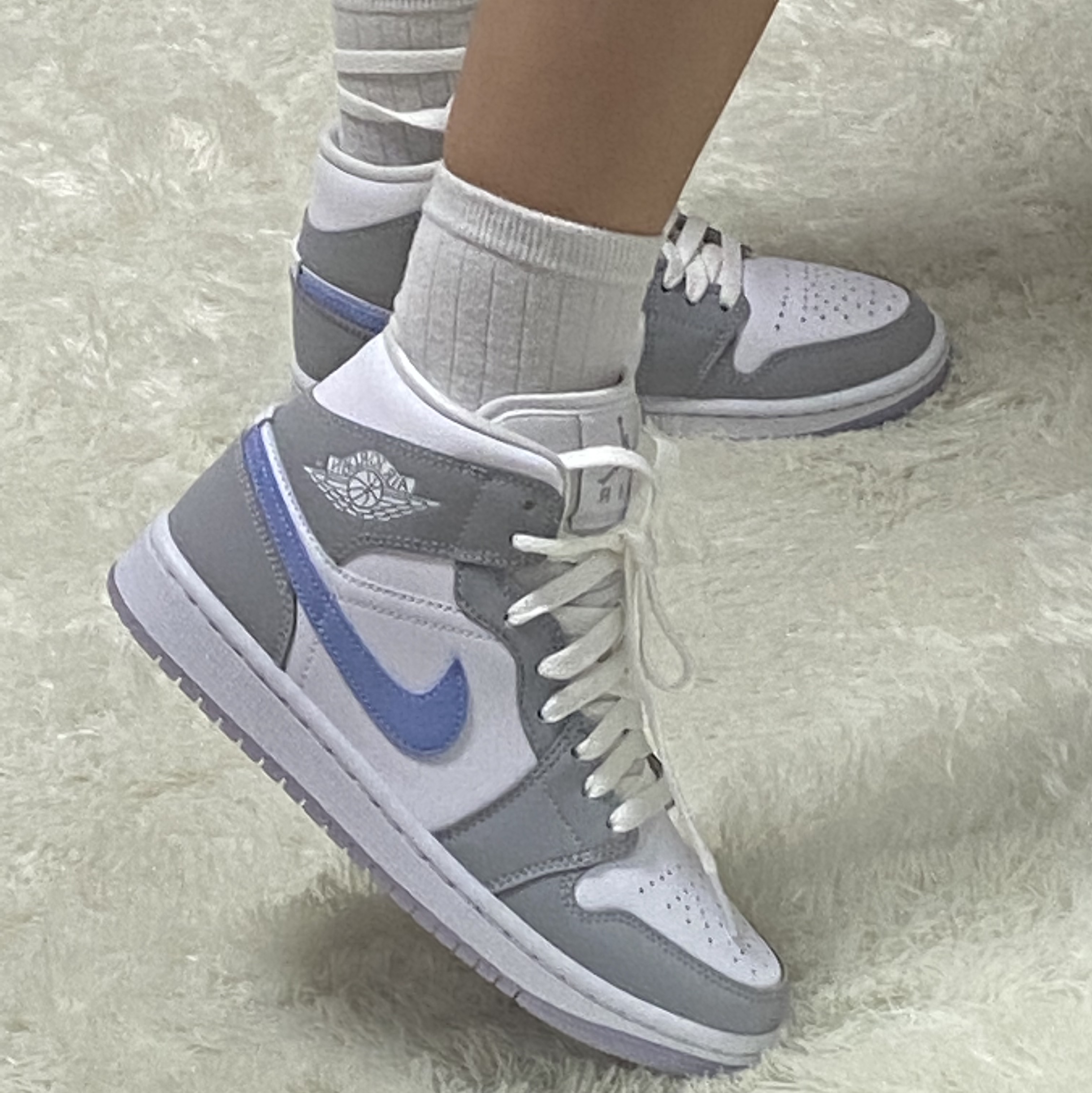 (W) Jordan 1 Mid Wolf Grey 착용 스타일 - 3