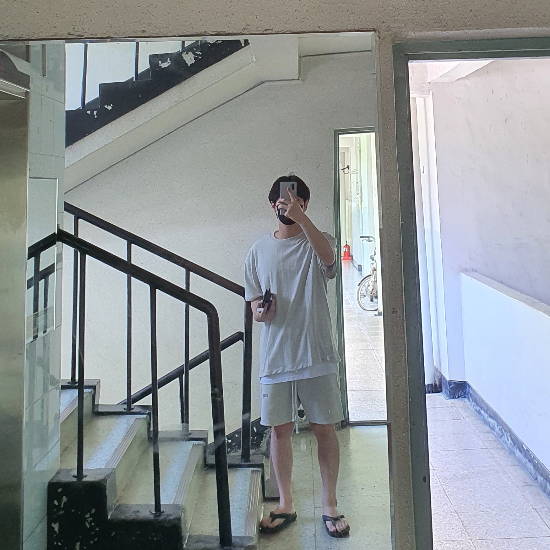 New Balance x Taw&Toe Flip Flop Black, Essentials Sweatshorts Oatmeal - 21SS 착용 스타일