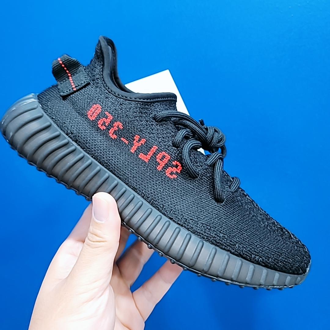 Adidas Yeezy Boost 350 V2 Black Red 2020 착용 스타일