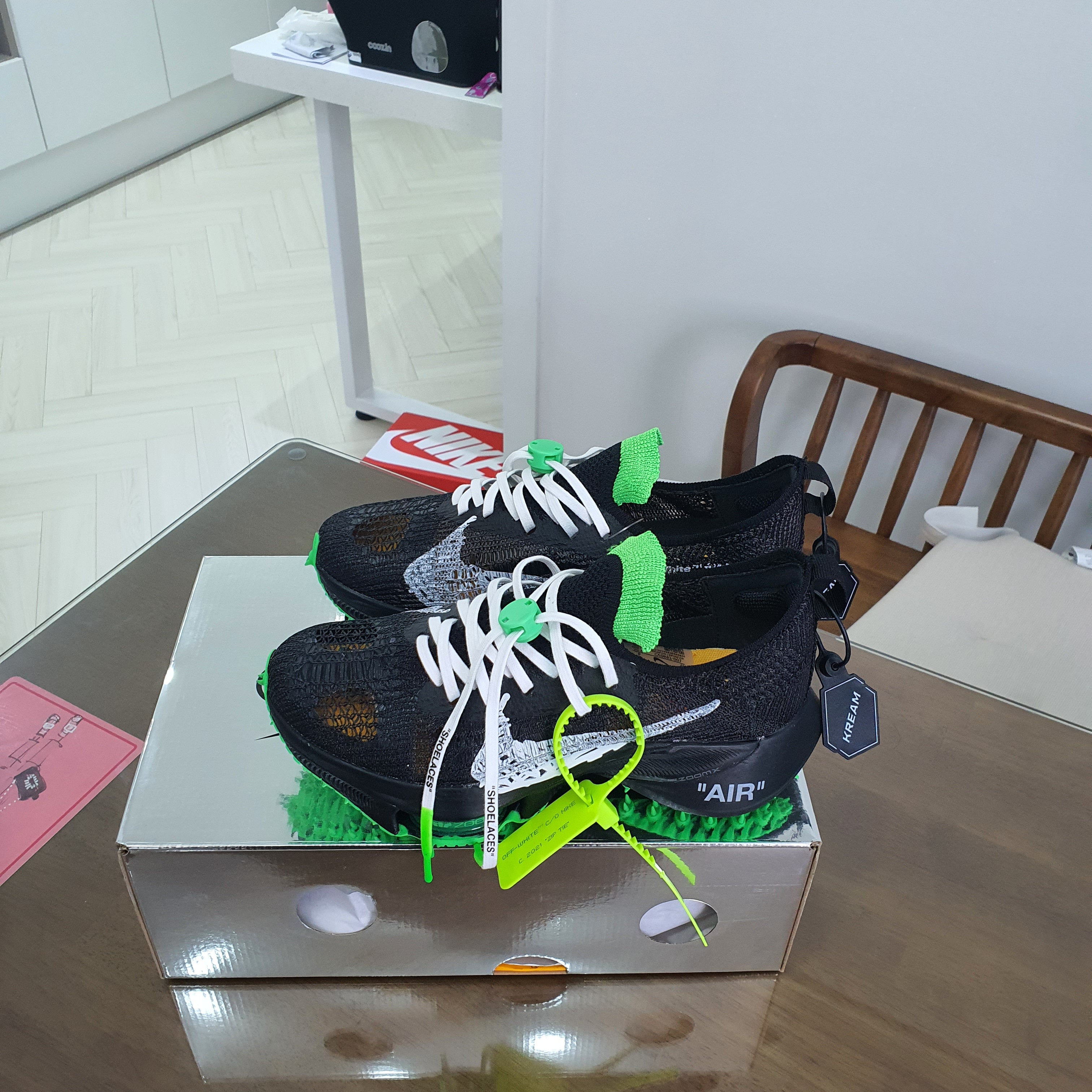 Nike x Off-White Air Zoom Tempo Next% Black 착용 스타일