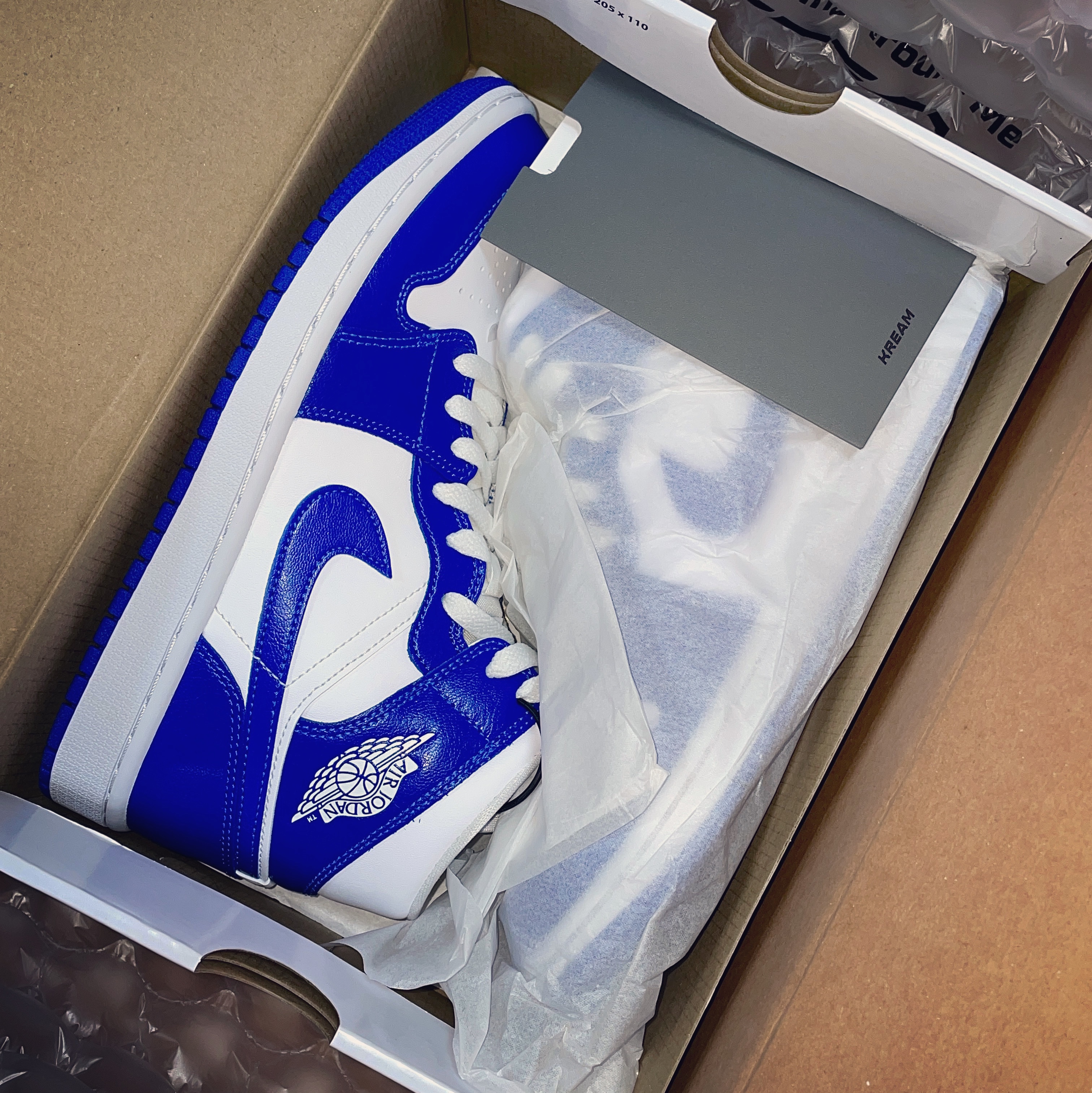 (W) Jordan 1 Mid White Hyper Royal 착용 스타일 - 2