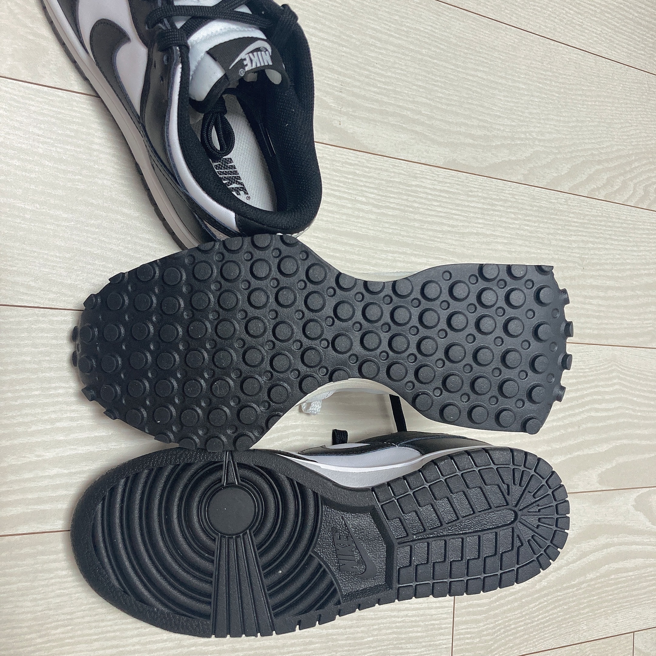 (W) Nike Dunk Low Black, New Balance 327 Grey 착용 스타일 - 3
