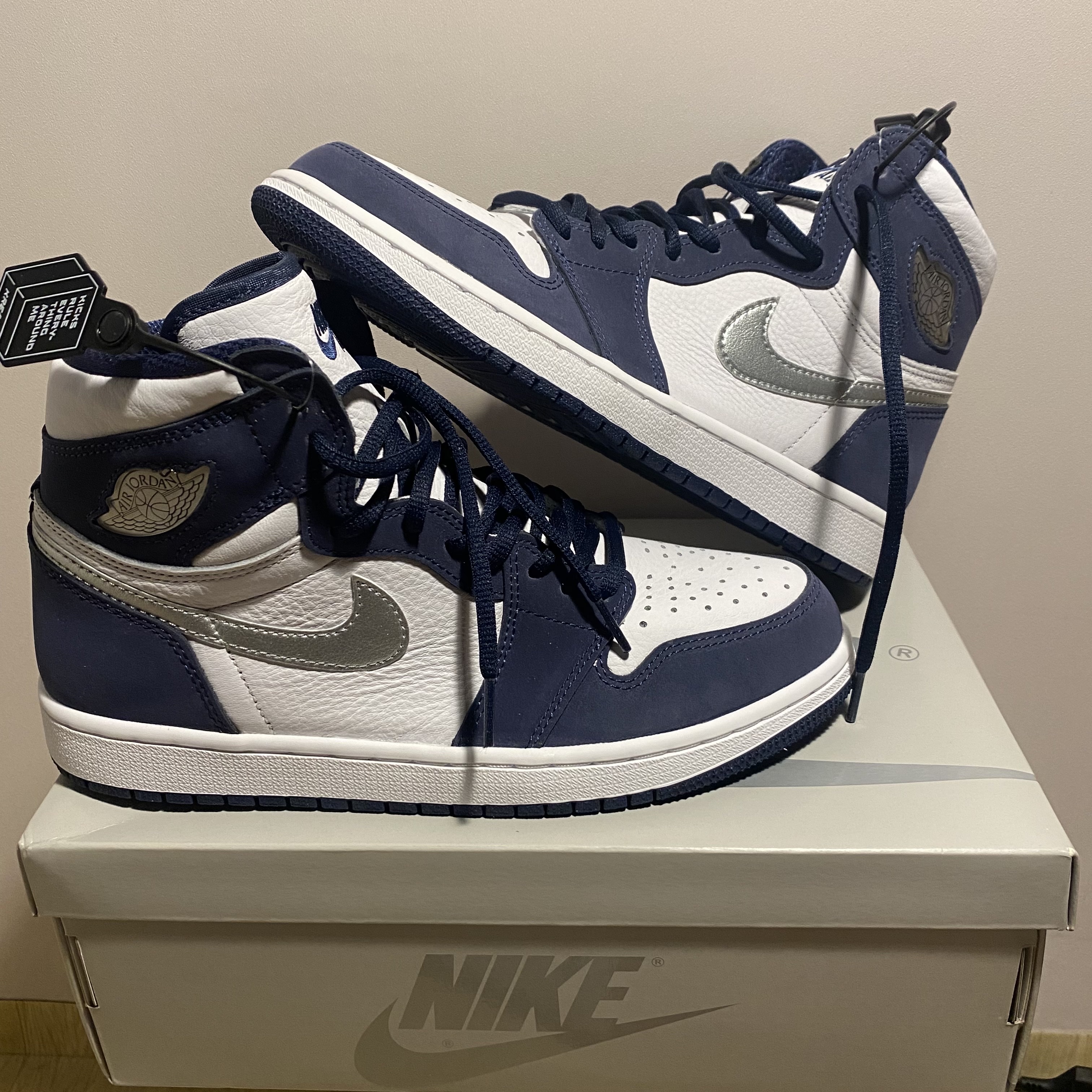 Jordan 1 Retro High OG CO.JP Midnight Navy 착용 스타일 - 2