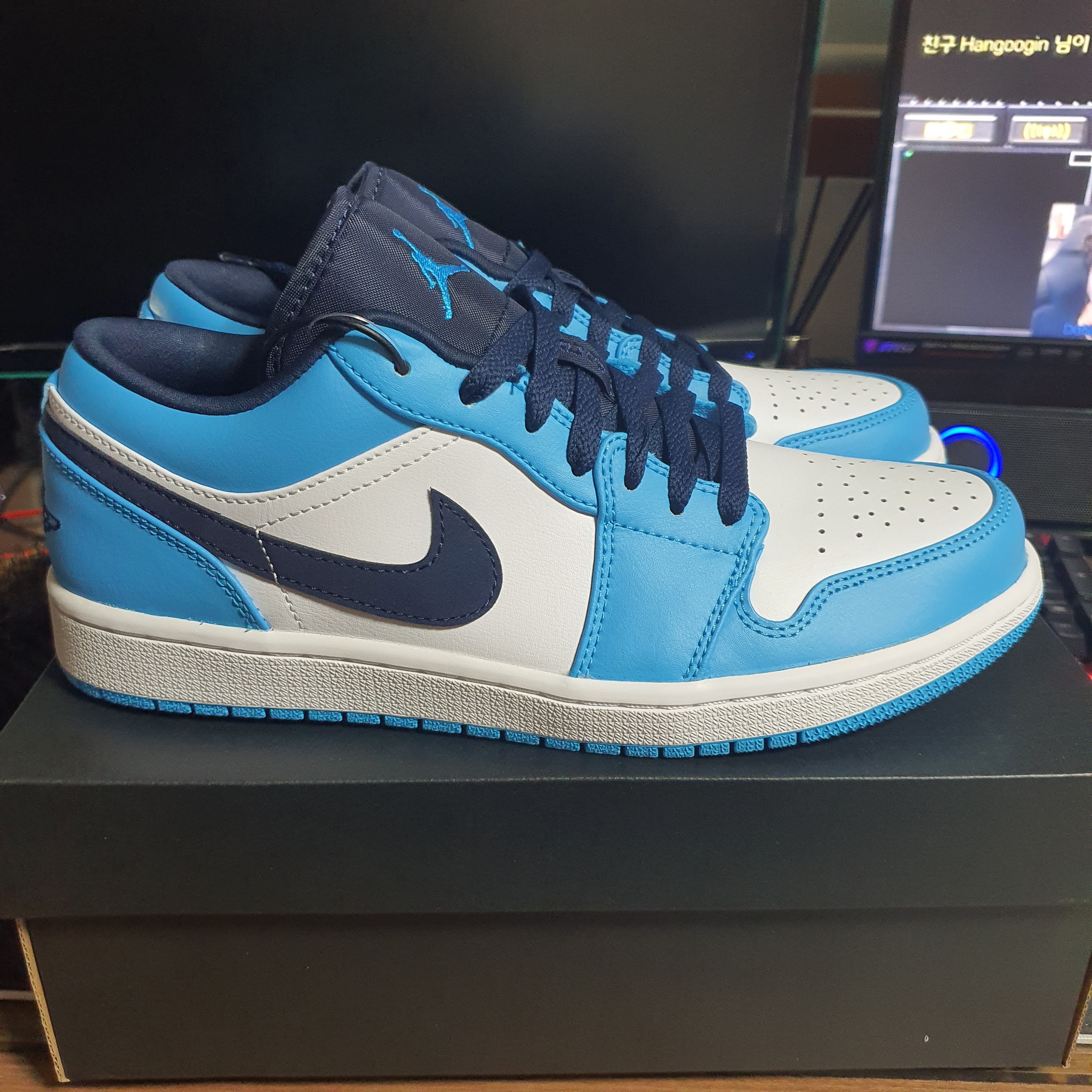 Jordan 1 Low Dark Powder Blue 착용 스타일 - 3