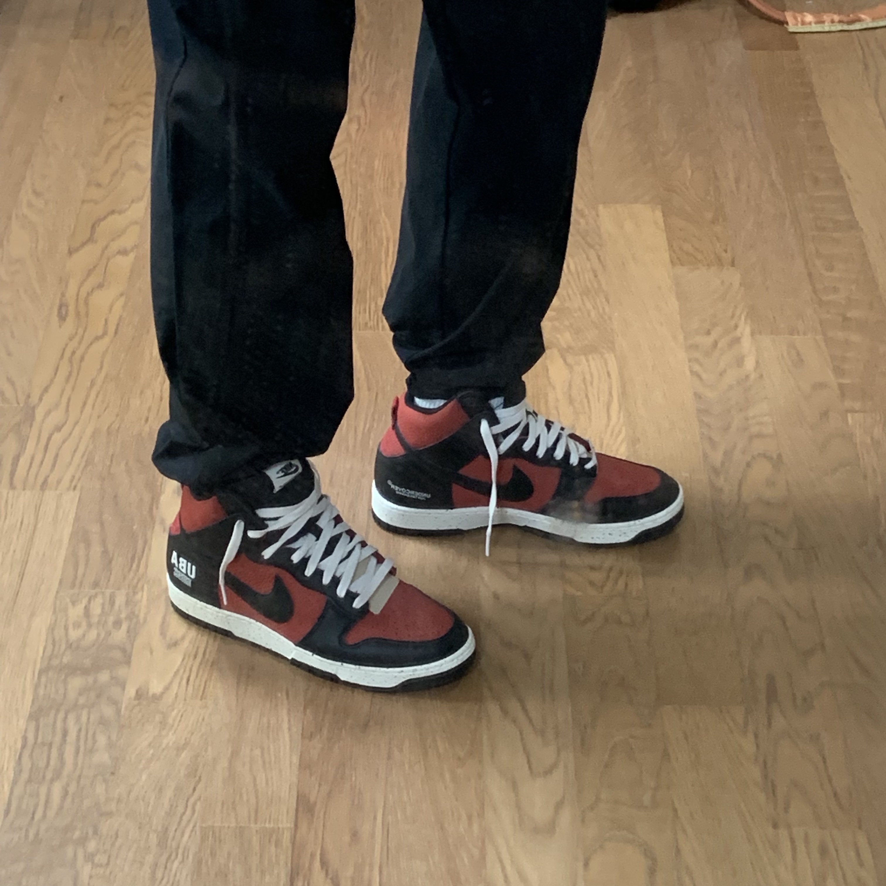 Nike x Undercover Dunk High 1985 Gym Red 착용 스타일 - 2