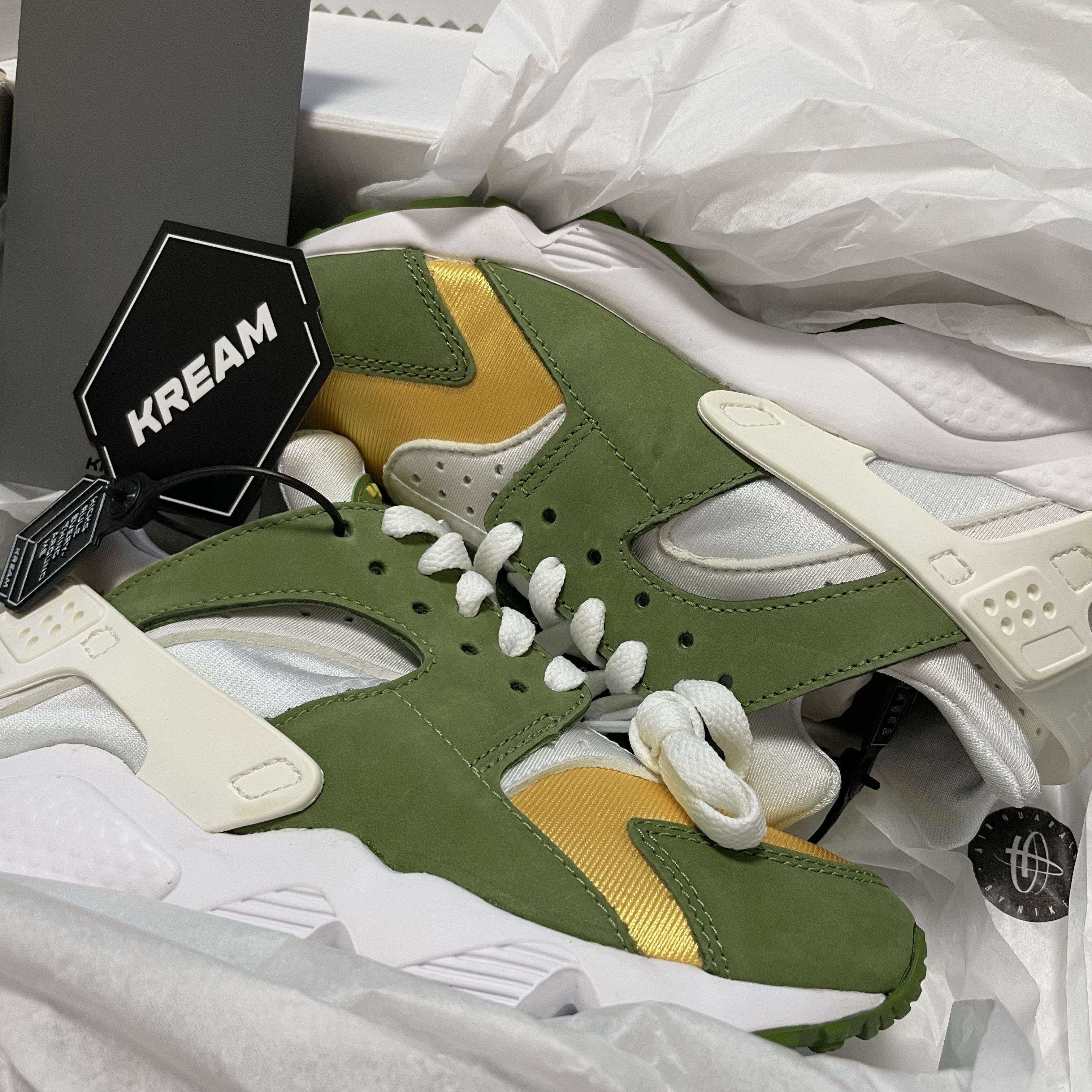 Nike x Stussy Air Huarache LE Dark Olive 착용 스타일