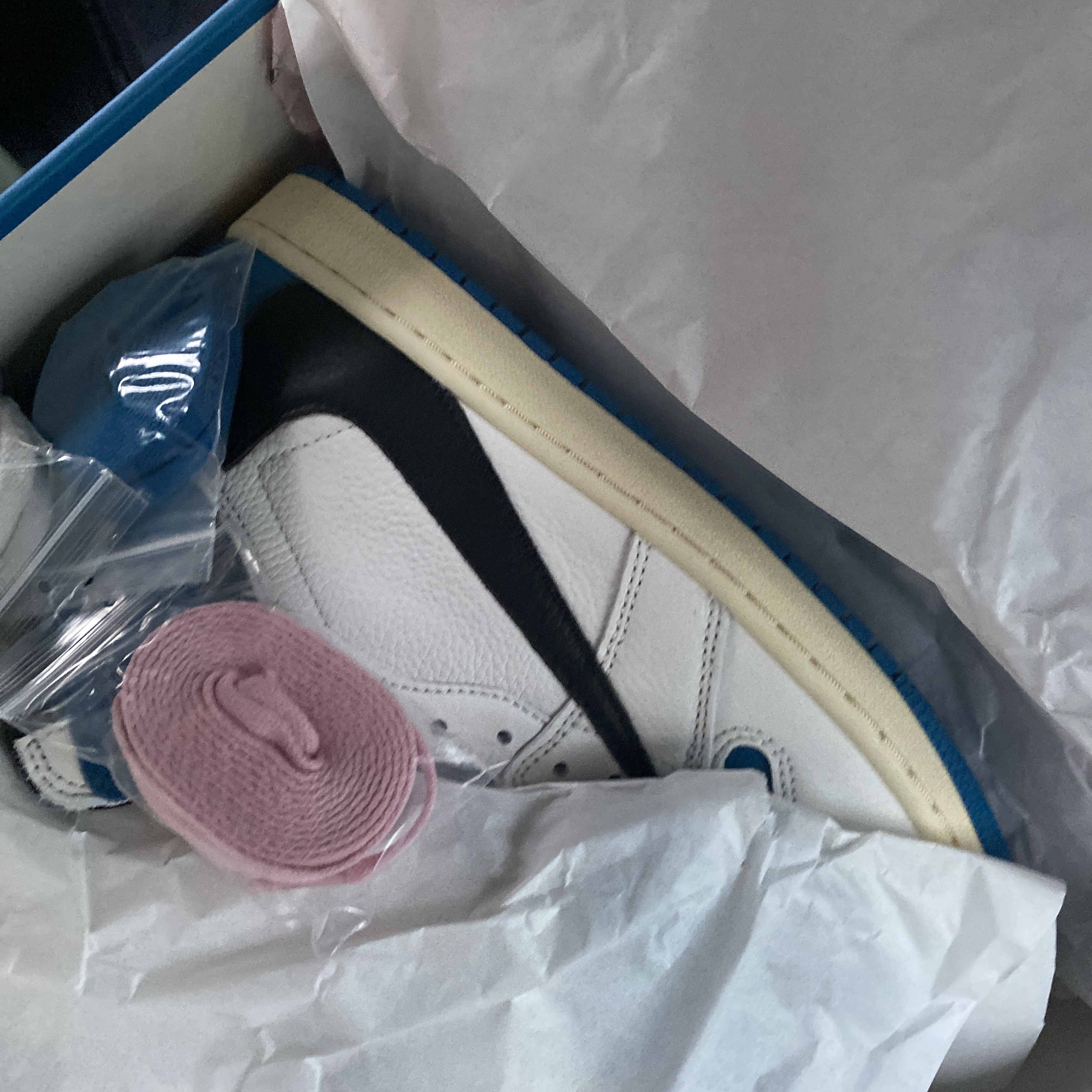 Jordan 1 x Travis Scott x Fragment Retro High OG SP Military Blue 착용 스타일 - 3