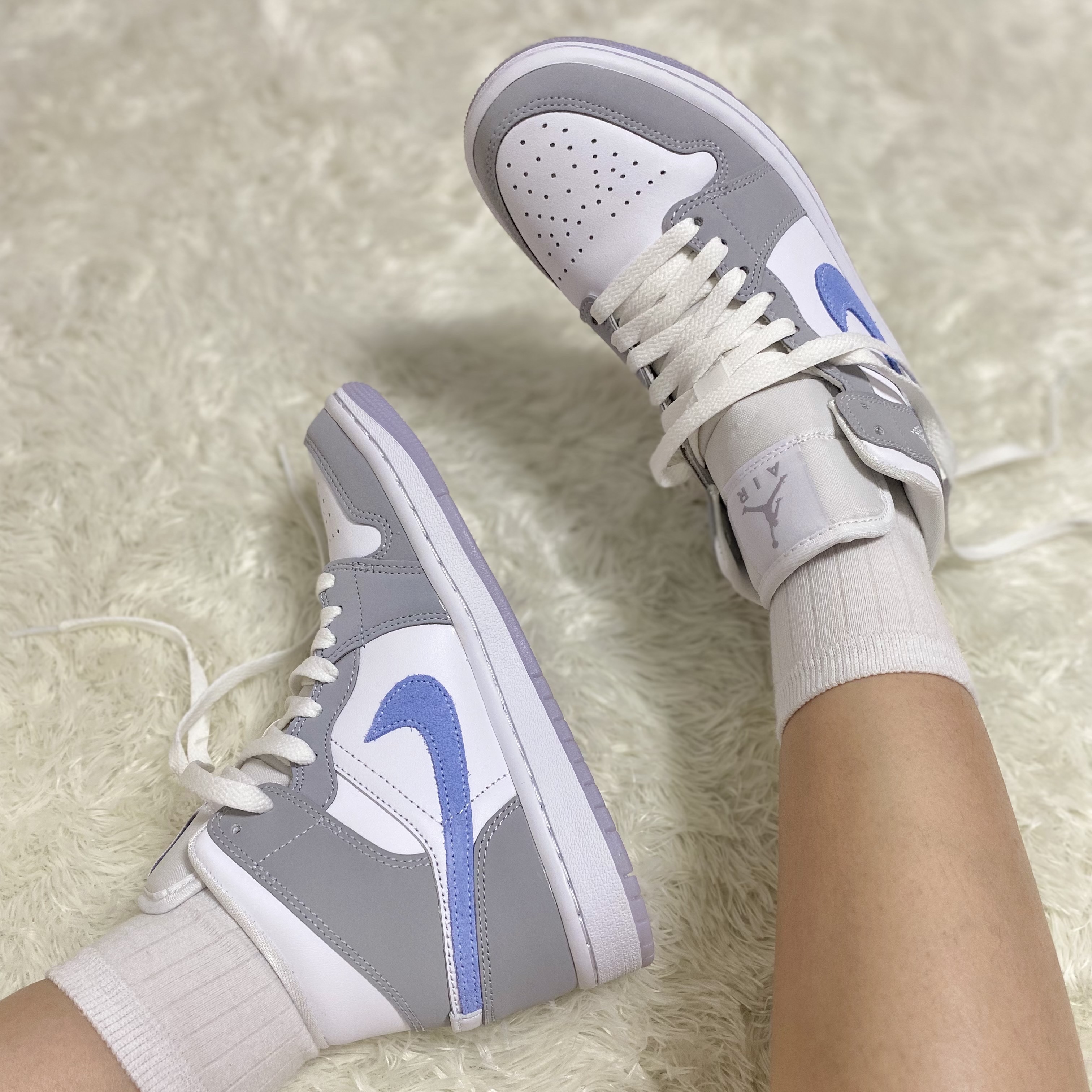 (W) Jordan 1 Mid Wolf Grey 착용 스타일 - 1