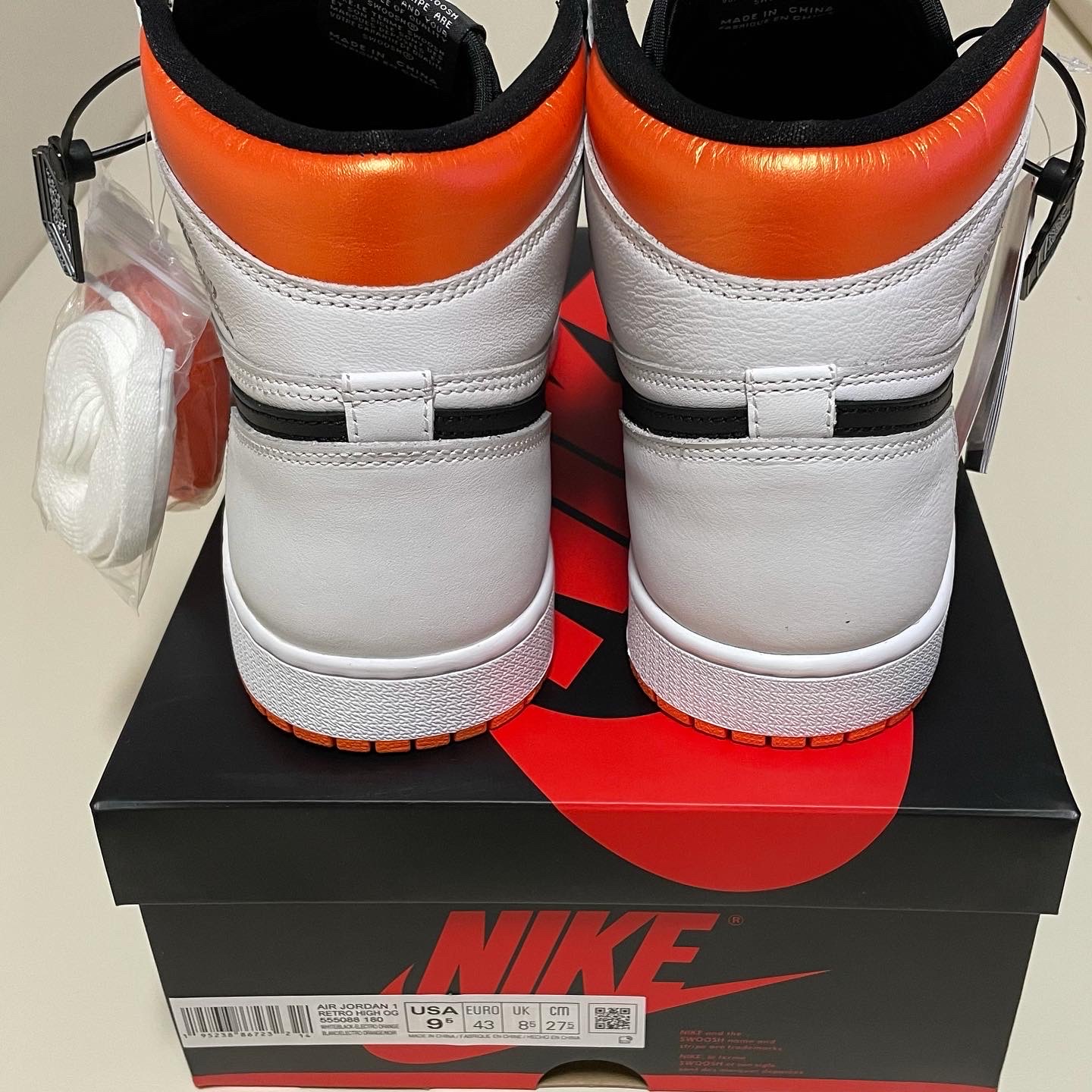Jordan 1 Retro High OG Electro Orange 착용 스타일 - 3