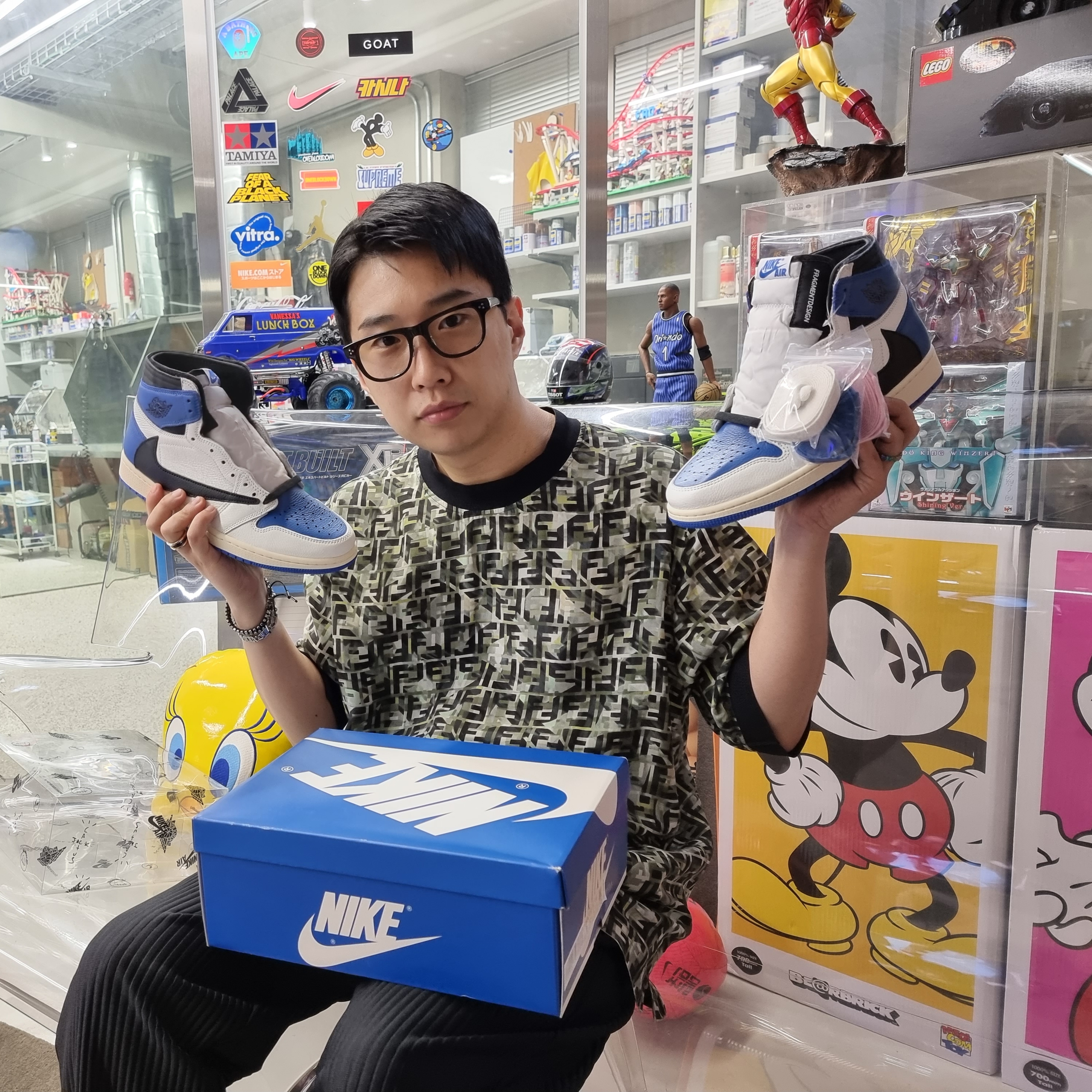Jordan 1 x Travis Scott x Fragment Retro High OG SP Military Blue 착용 스타일