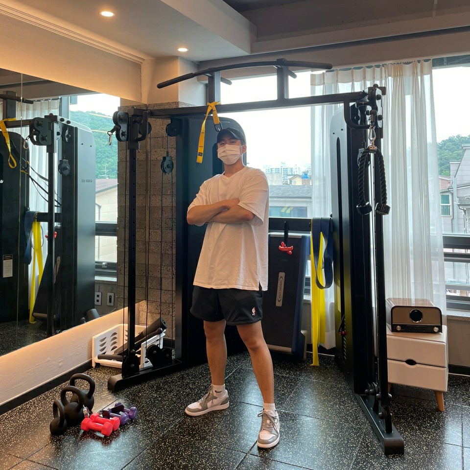 Nike x Fear of God Basketball Shorts Off Noir, Jordan 1 Low OG Neutral Grey 착용 스타일