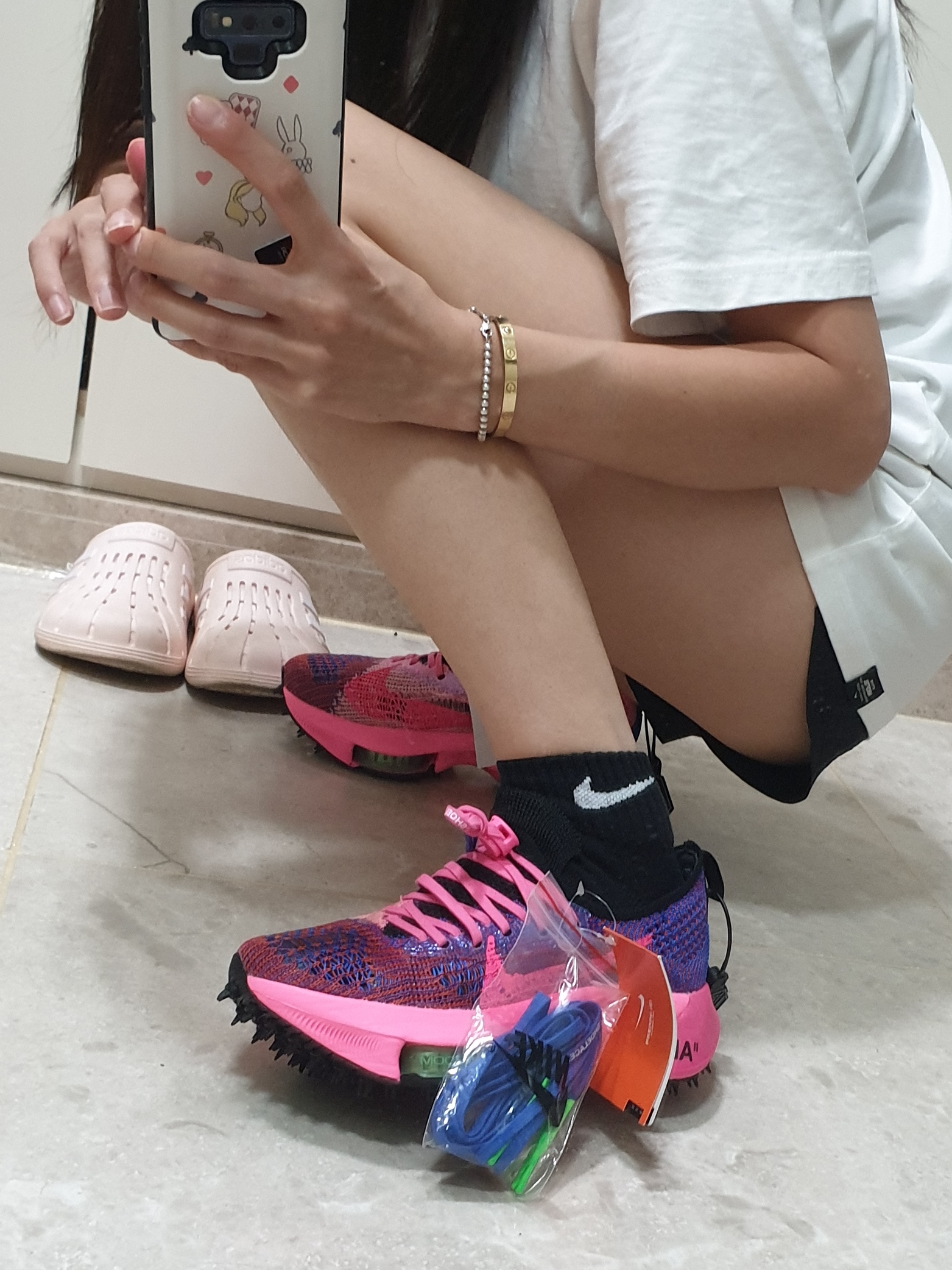 Nike x Off-White Air Zoom Tempo Next% Pink Glow 착용 스타일 - 2