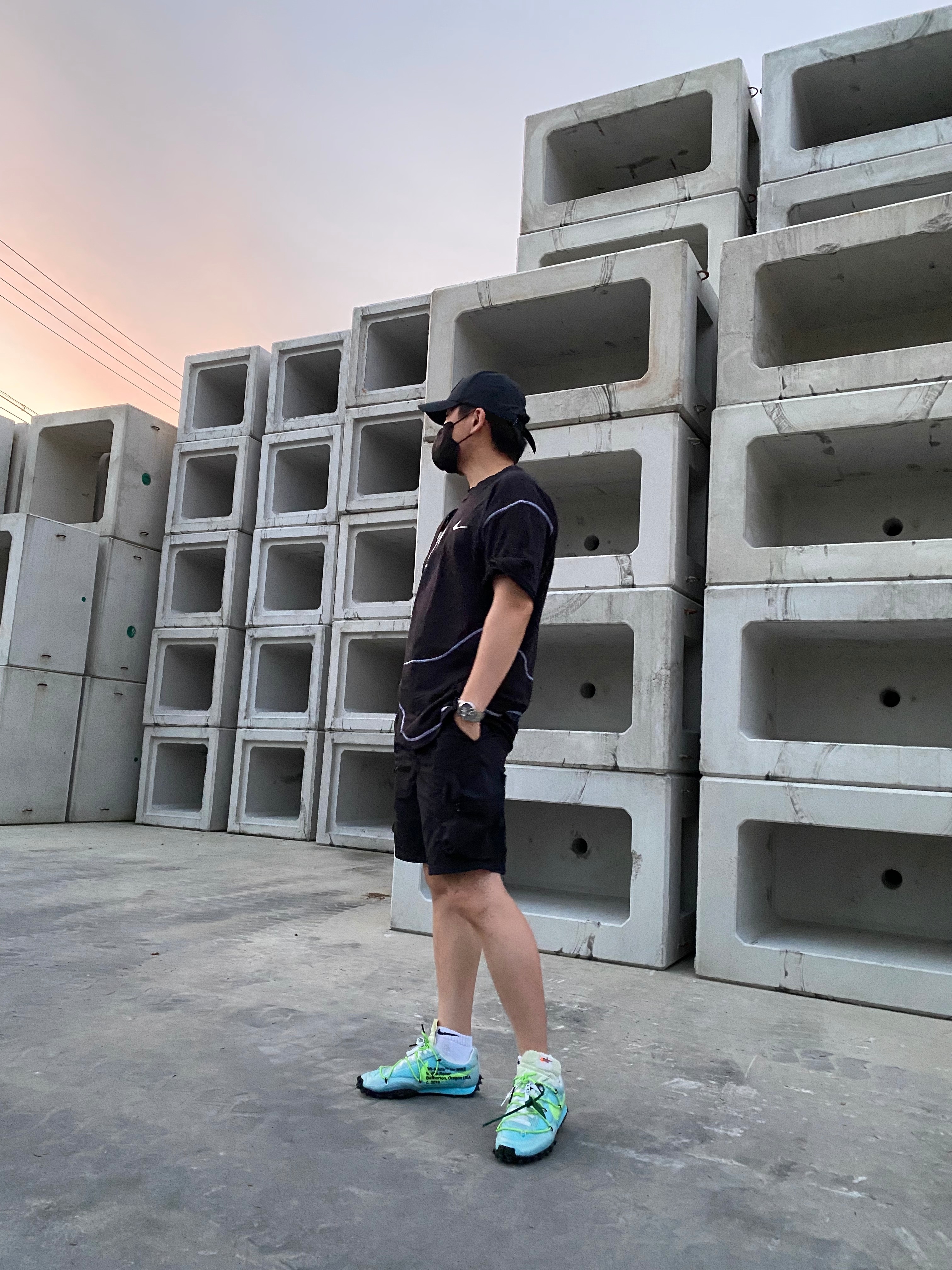 Nike x Off-White NRG RU Short Sleeve T-Shirt, (W) Nike x Off-White Waffle Racer Vivid Sky 착용 스타일