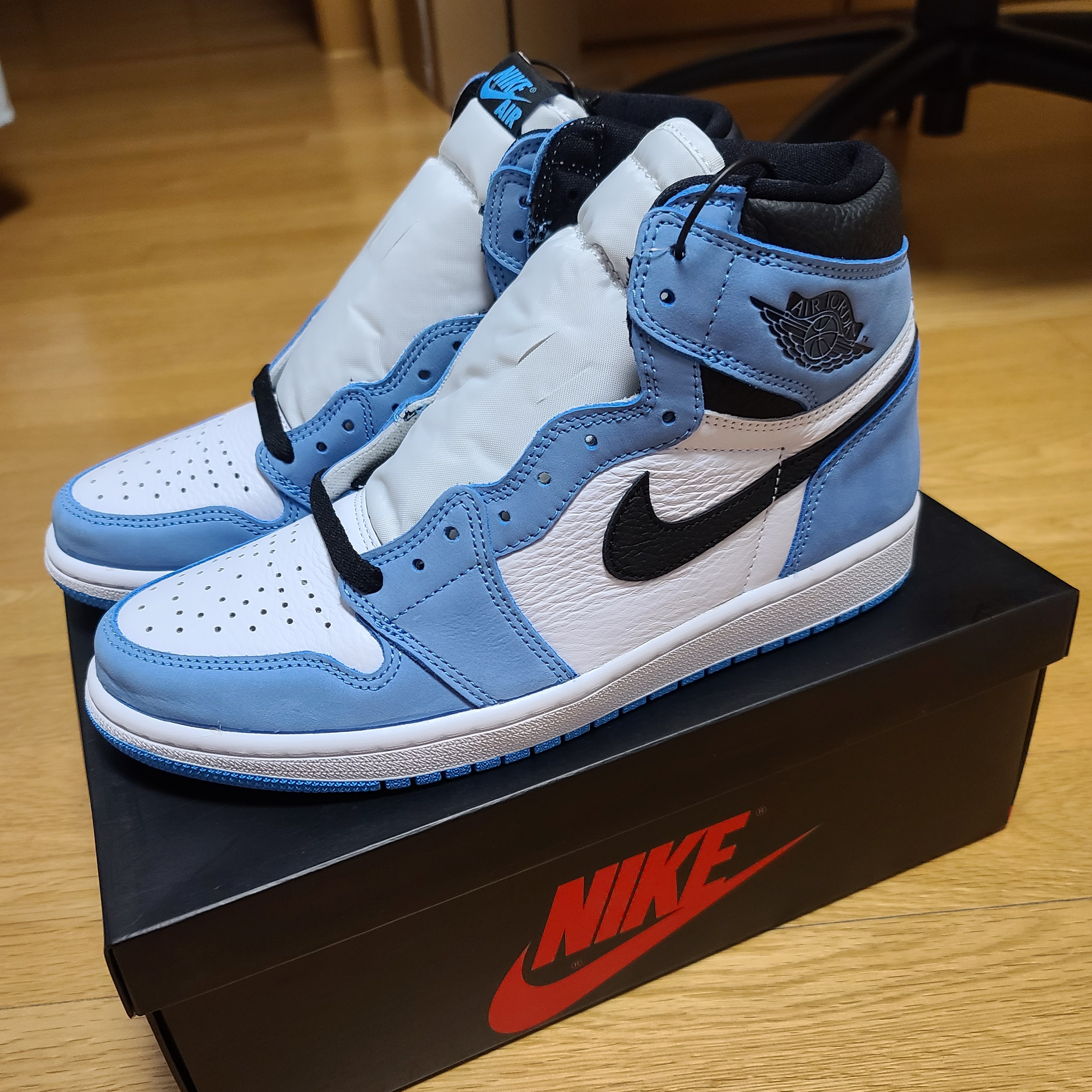 Jordan 1 Retro High OG University Blue 착용 스타일