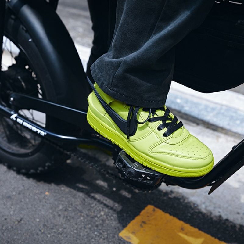 Nike x Ambush Dunk High Flash Lime 착용 스타일 - 1