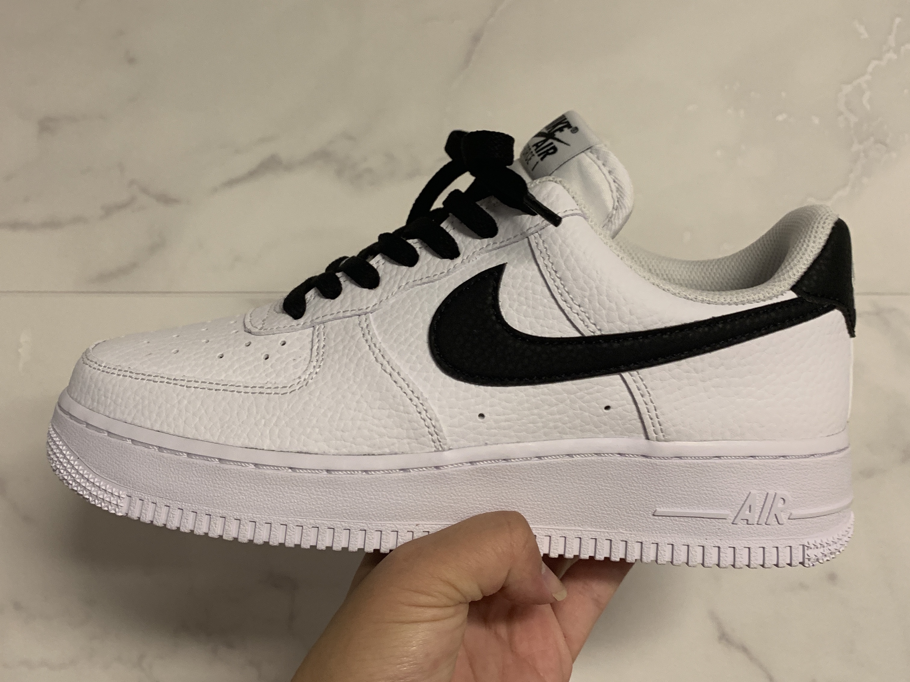 Nike Air Force 1 '07 White Black 착용 스타일 - 1