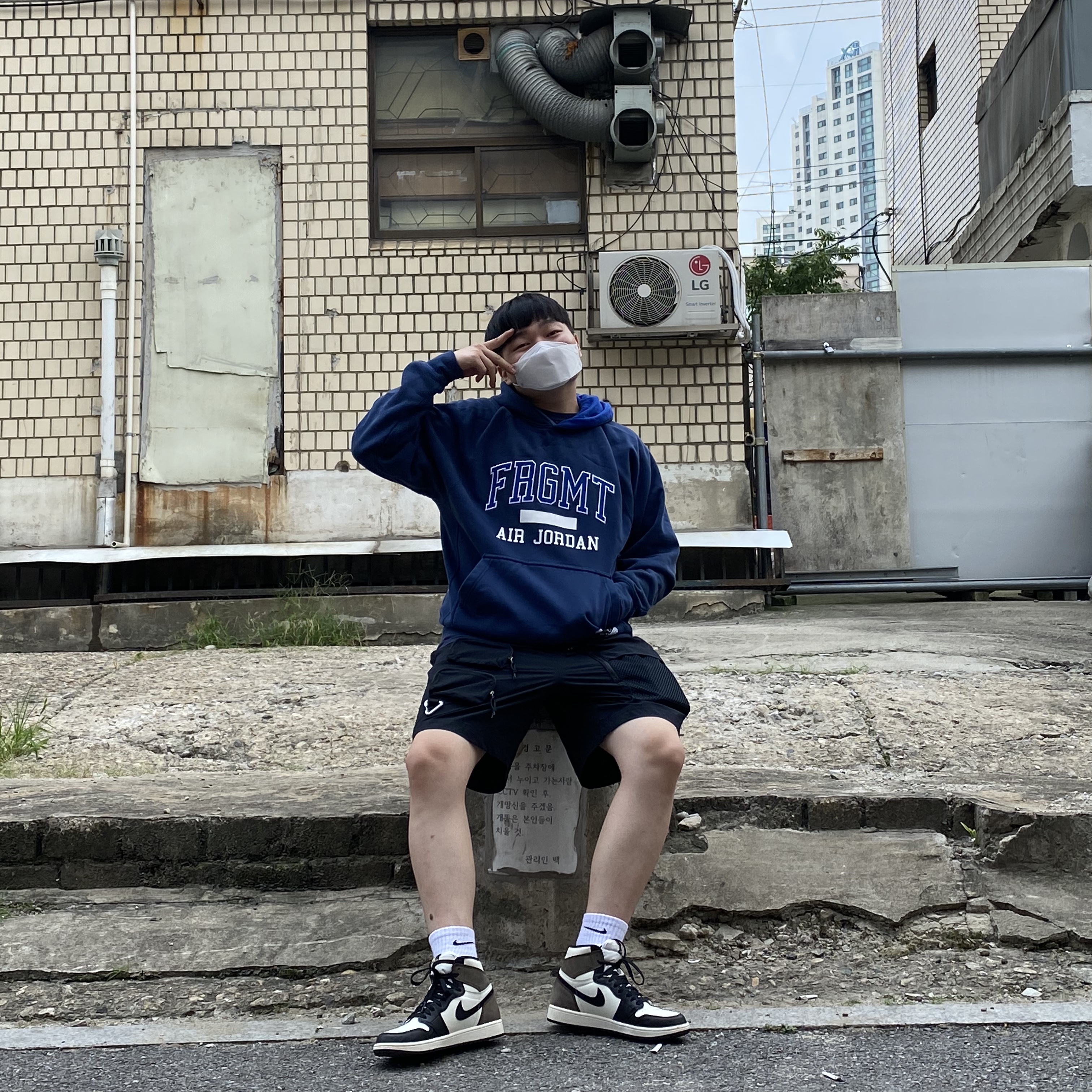 Jordan x Fragment Pullover Hoodie Navy - Asia, Jordan 1 Retro High OG Black Mocha 착용 스타일