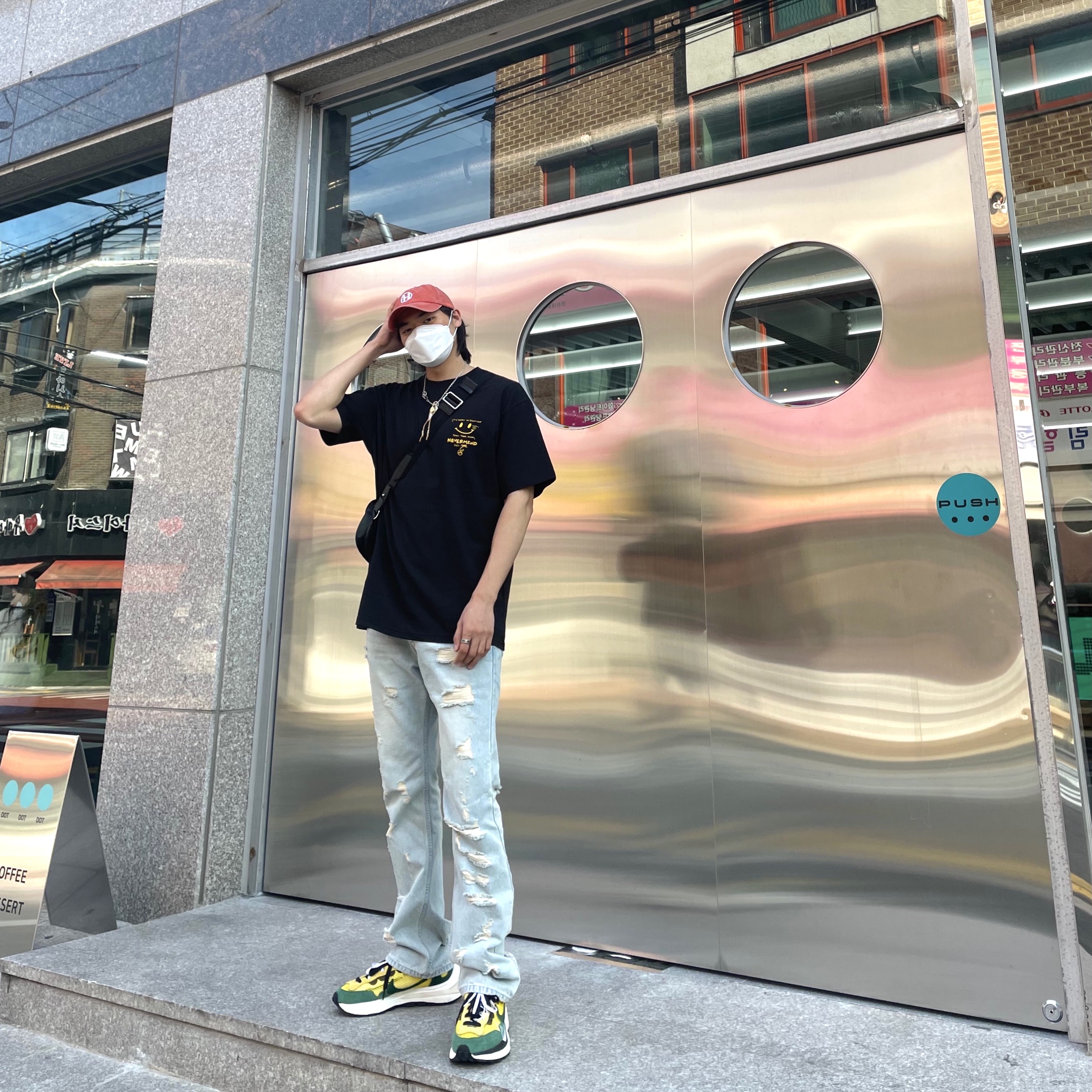 Nike x Sacai VaporWaffle Tour Yellow & Gorge Green Sail 착용 스타일