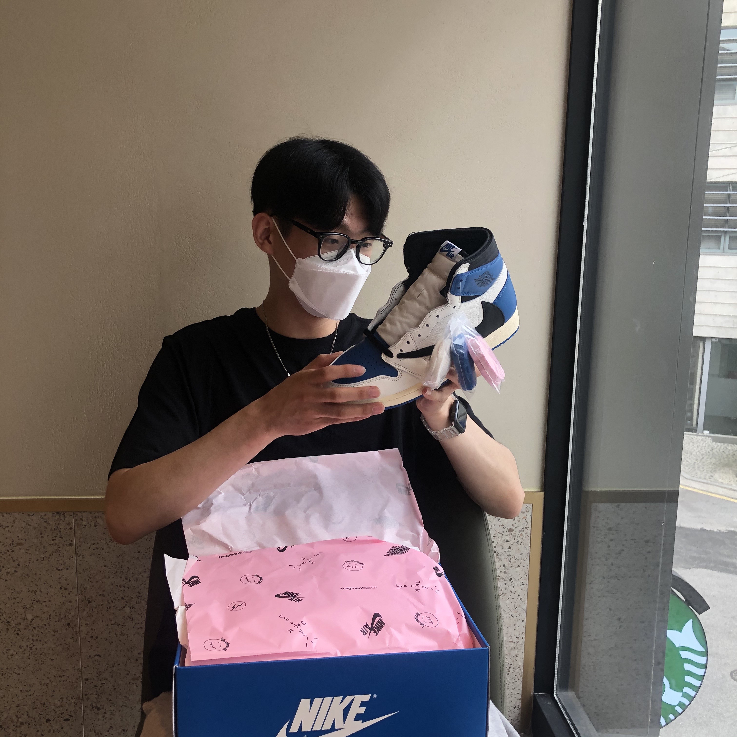Jordan 1 x Travis Scott x Fragment Retro High OG SP Military Blue 착용 스타일