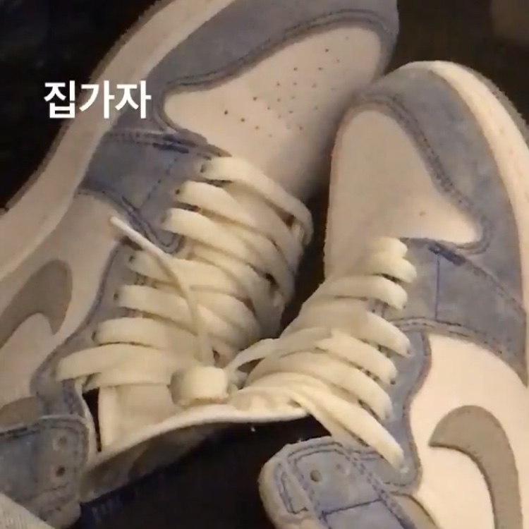 (GS) Jordan 1 Retro High OG Hyper Royal 착용 스타일 - 2
