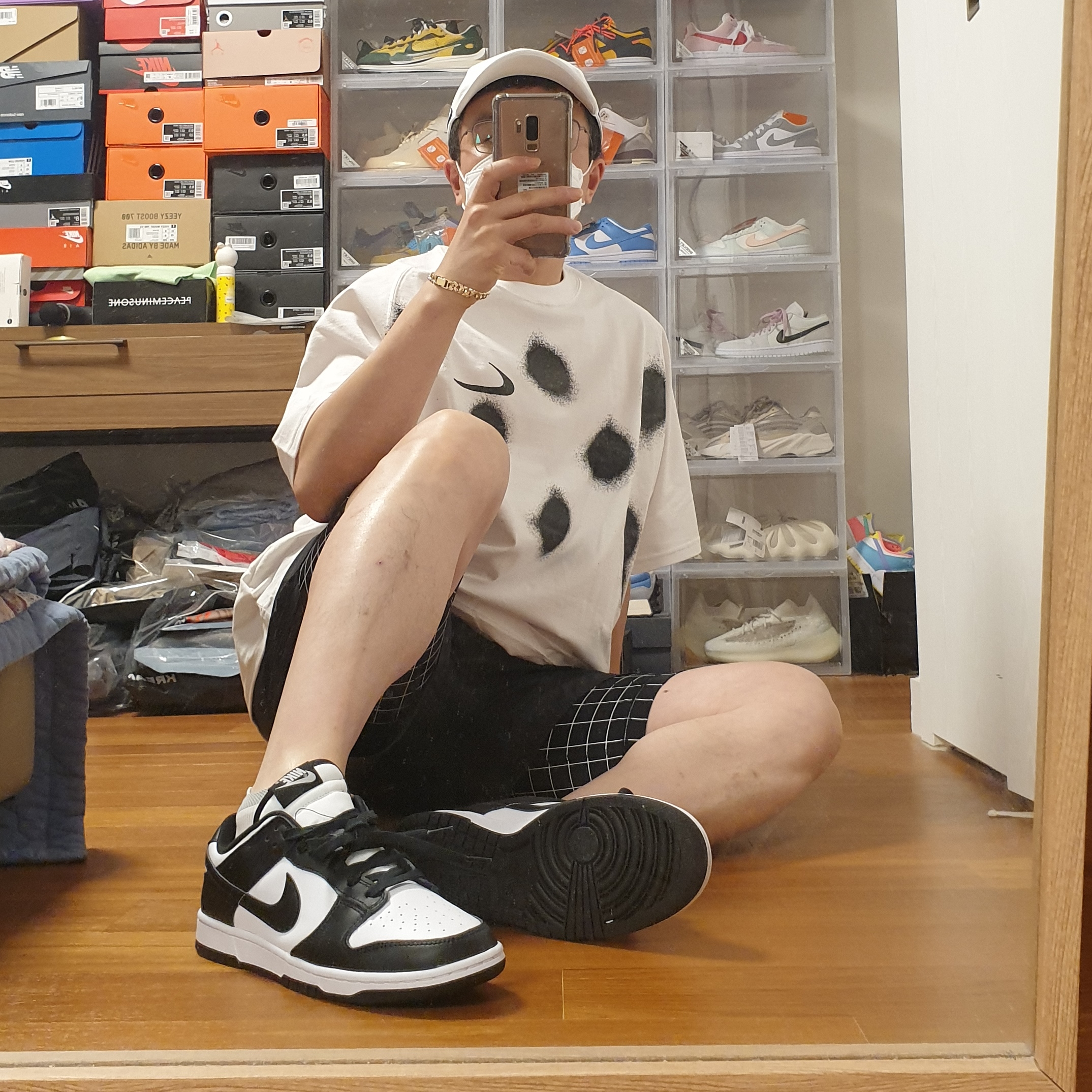 Nike x Drake Nocta Cardinal Stock Essential Cap White, Nike x Off-White NRG Short Sleeve T-Shirt White 착용 스타일 - 4