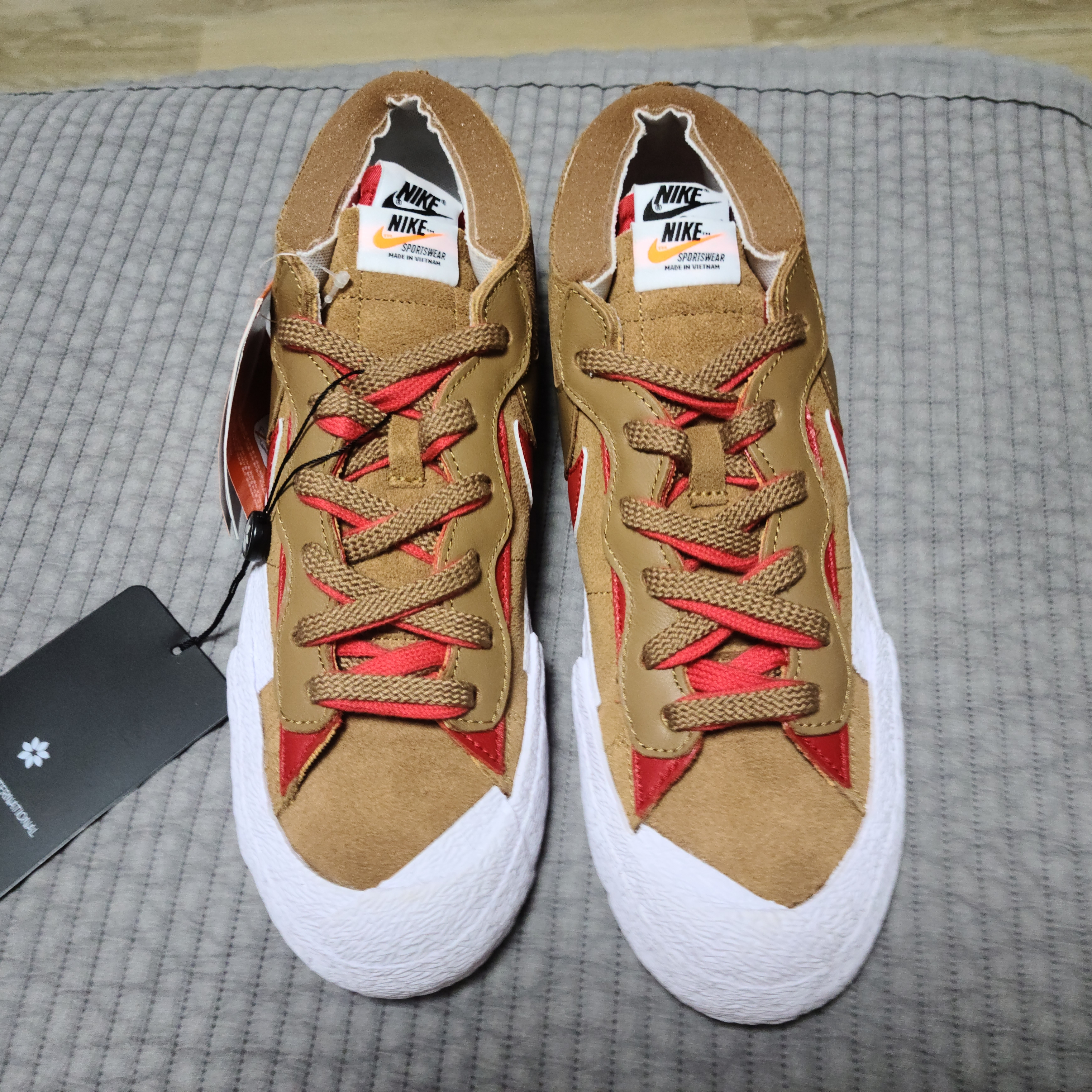 Nike x Sacai Blazer Low British Tan 착용 스타일 - 3